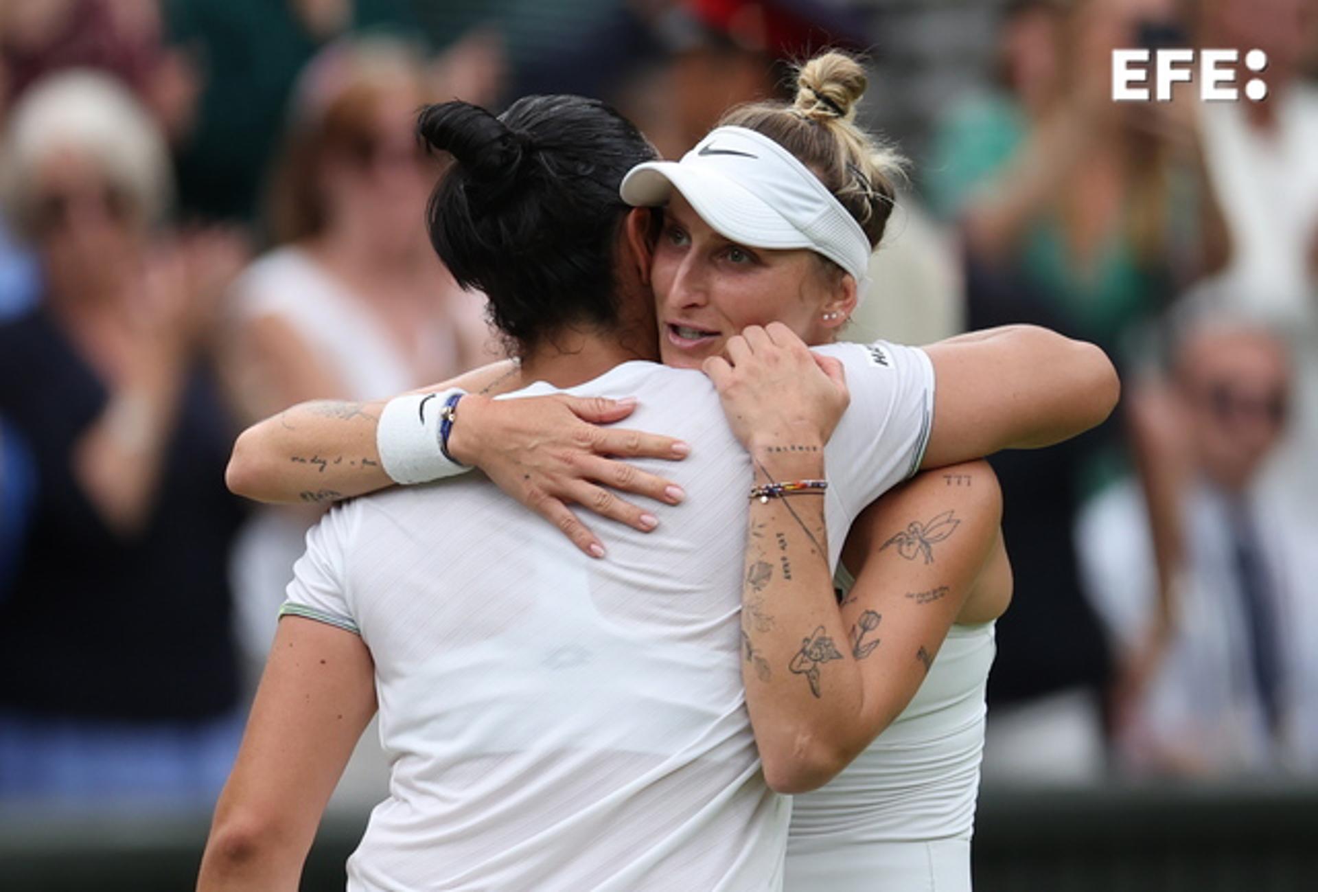 Winner Marketa Vondrousova (R) and Ons Jabeur embrace after winning the ladies singles final at the Wimbledon Championships in London on 15 July 2023. EFE/EPA/NEIL HALL/ EDITORIAL USE ONLY
