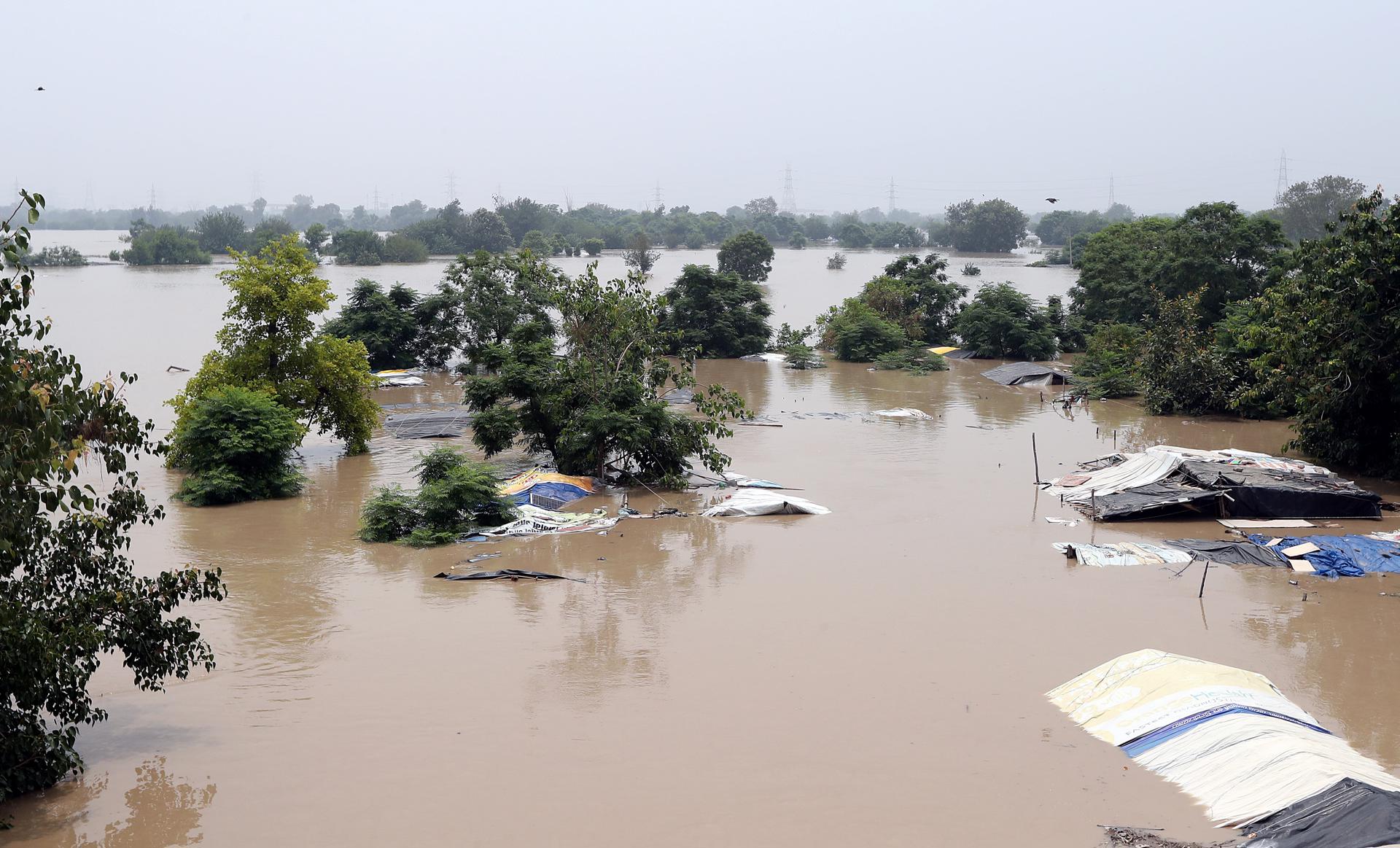 Zona inundada por las fuertes lluvias en la India. EFE/EPA/HARISH TYAGI