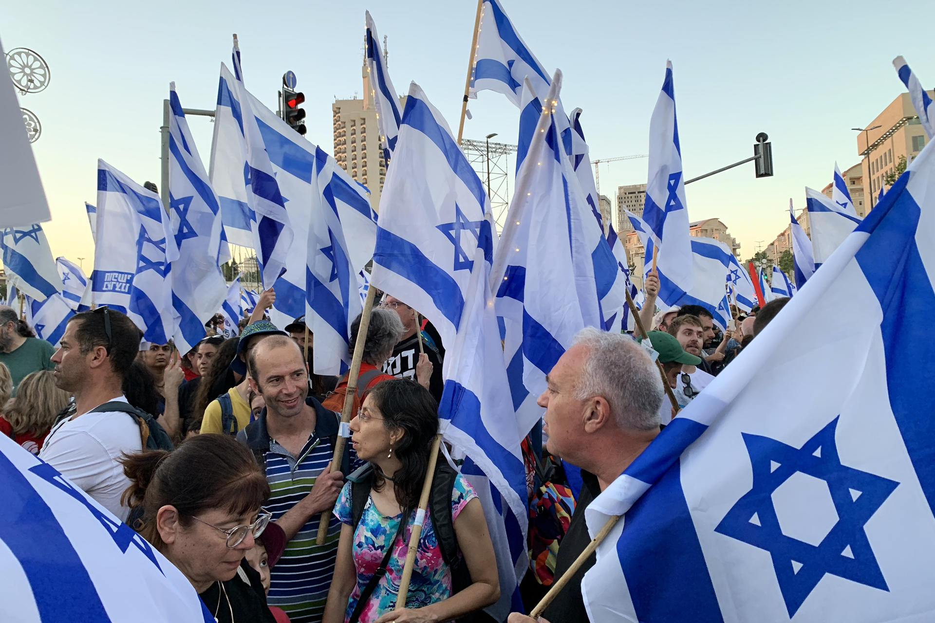 Israelis opposed to the government's planned judicial overhaul protest in Jerusalem on 22 July 2023. EFE/Sara Gomez Armas
