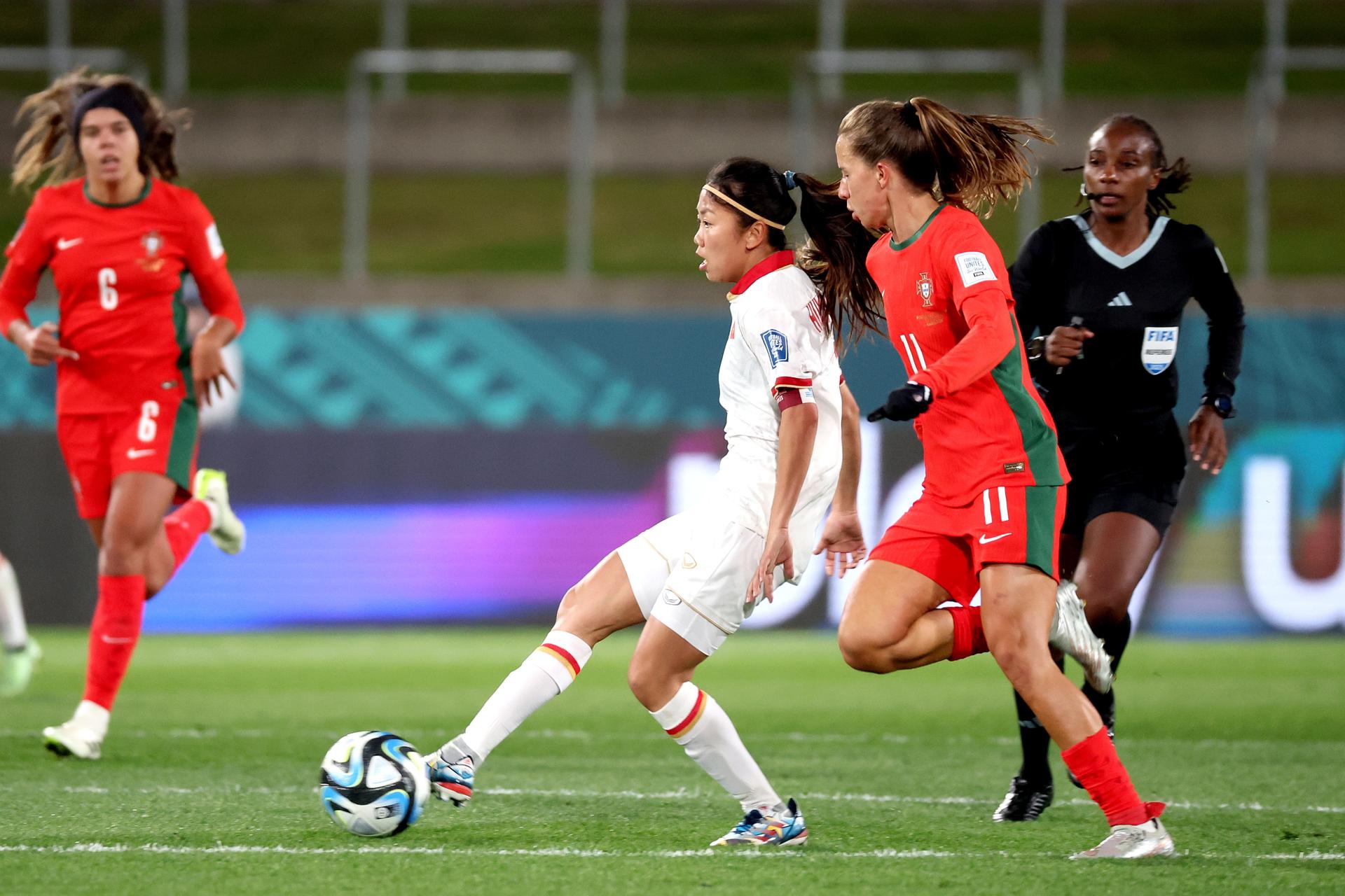 Vietnam's Huynh Nhu (L) and Tatiana Pinto of Portugal in action during the FIFA Women's World Cup Group E match in Hamilton, New Zealand. EFE/EPA/HOW HWEE YOUNG
