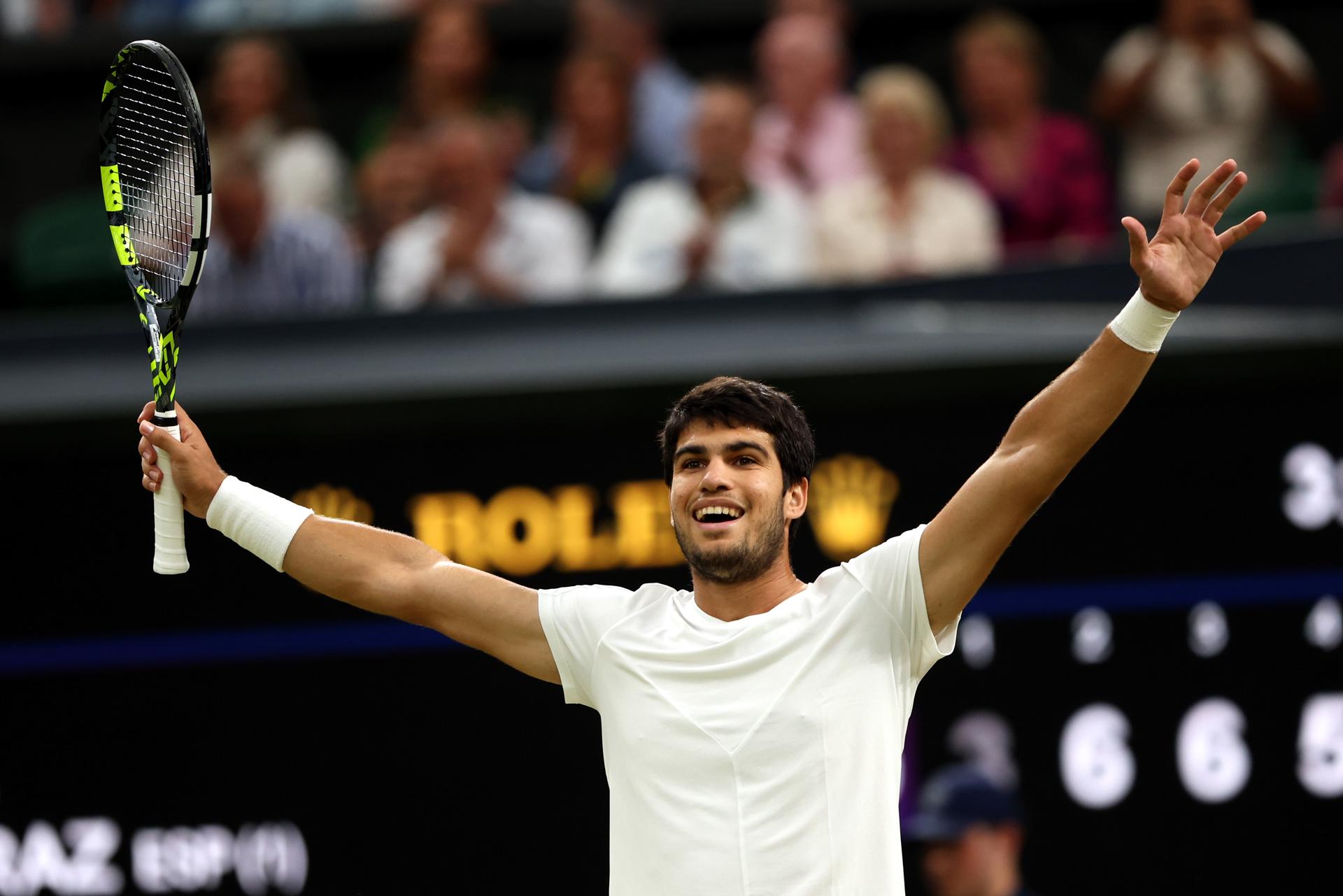 Spanish world No. 1 Carlos Alcaraz celebrates after defeating Italy's Matteo Berrettini 3-6, 6-3, 6-3, 6-3 in fourth-round action at Wimbledon on 10 July 2023 in London, United Kingdom. EFE/EPA/NEIL HALL