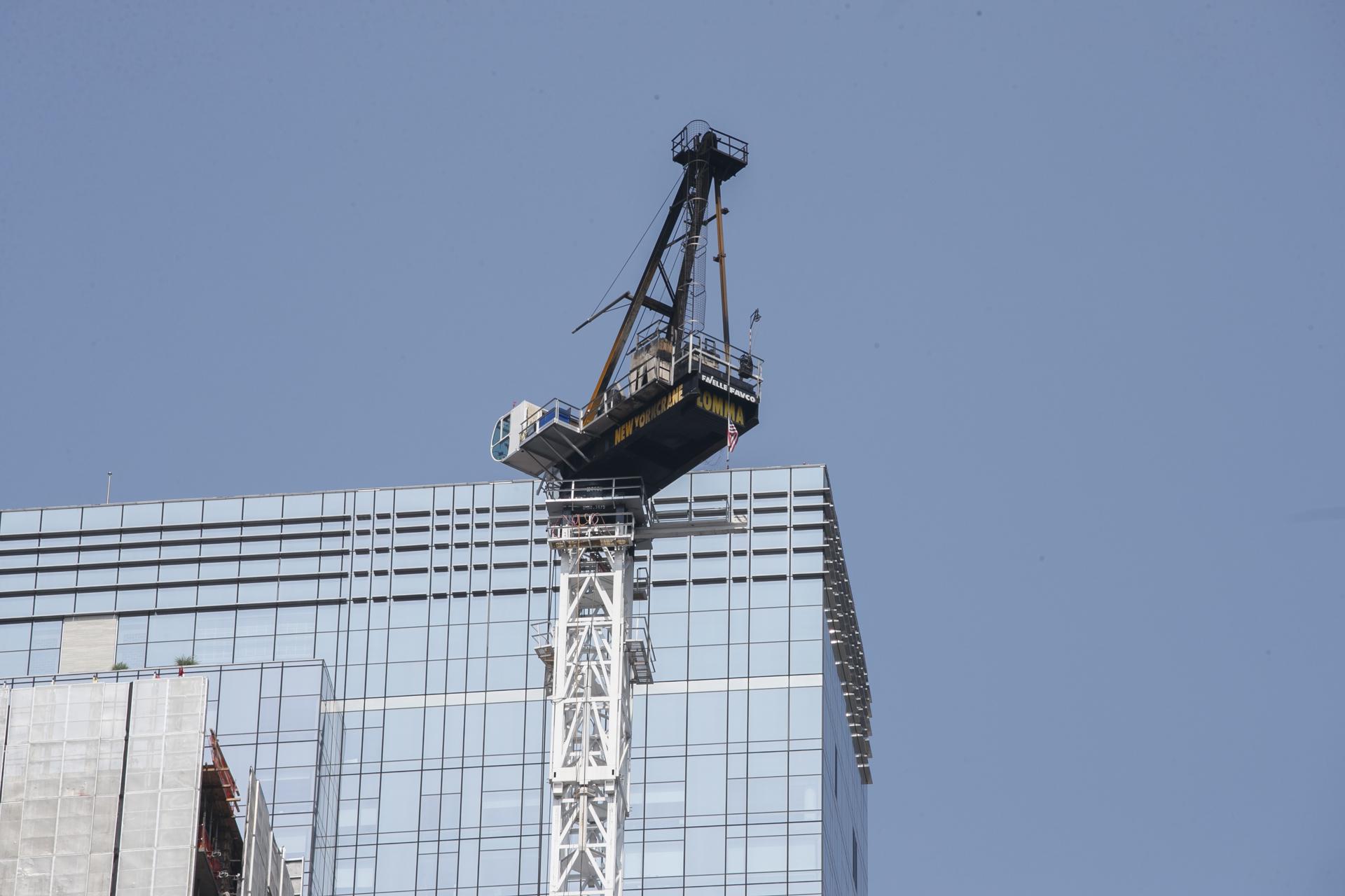 A view of a 45-story building in Midtown Manhattan where a construction crane's boom caught fire and partially collapsed on 26 July 2023, leaving six people slightly injured. EFE/Sarah Yenesel