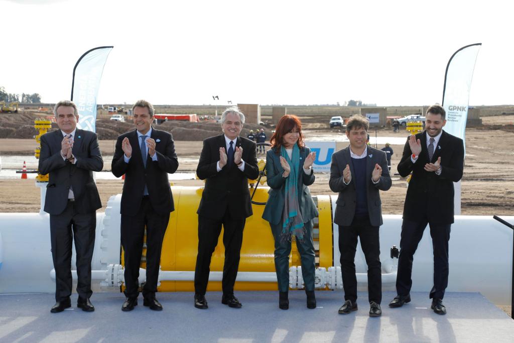 Photo courtesy of the Argentine Presidency, showing Agustín Rossi (i), Chief of Staff;  Sergio Massa, (2i), Minister of Economy;  President Alberto Fernández (3i);  Vice President Cristina Fernandez (3d);  Axel Kisolof (2d), governor of the province of Buenos Aires, and Agustín Geréz (d), president of ENARSA, during the inauguration of the Nestor Kichner Gas Pipeline today, in Saliquelo, Buenos Aires Province (Argentina).  EFE/Argentine Presidency