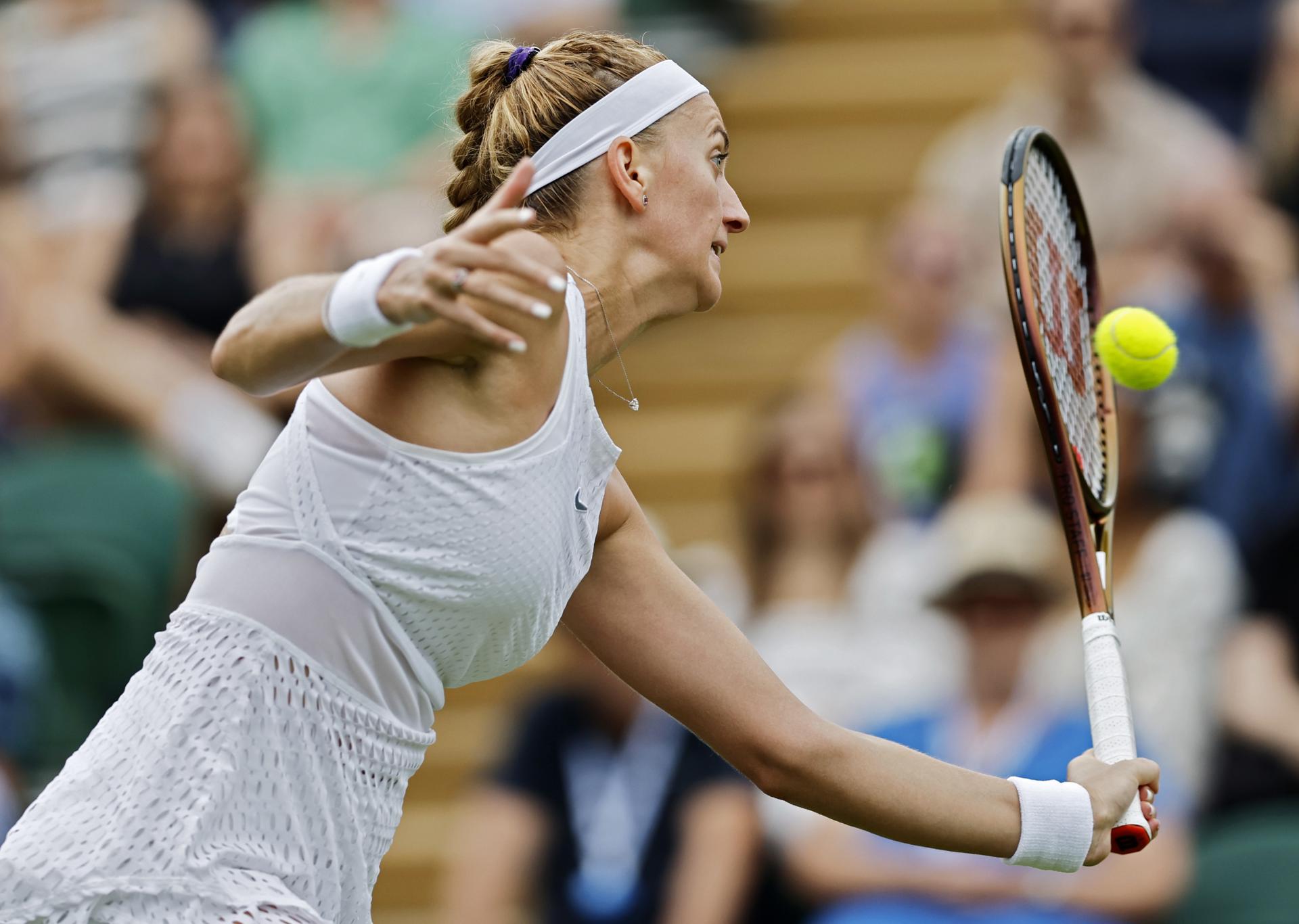 Petra Kvitova in action against Natalija Kostic during the third round of the Wimbledon Championships in London on 8 July 2023. EFE/EPA/TOLGA AKMEN/EDITORIAL USE ONLY
