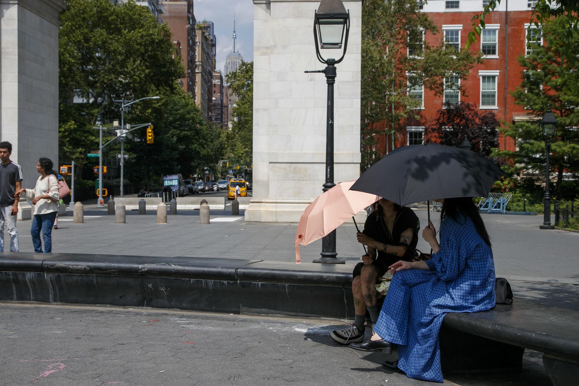 People in New York City use umbrellas to shield themselves from a scorching sun. July is set to become the world's warmest month on record, the World Meteorological Organization, a United Nations specialized agency, said on 27 July 2023. EFE/EPA/SARAH YENESEL