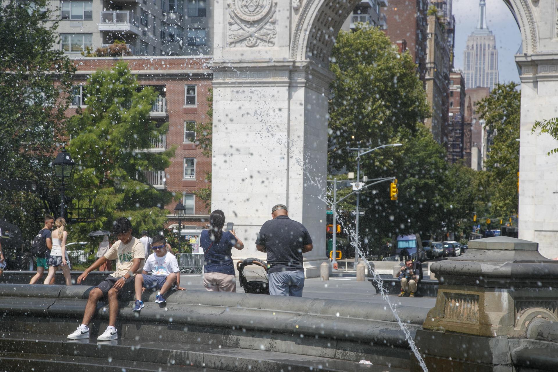 People try to cool off on a sweltering day in New York City. July is set to become the world's warmest month on record, the World Meteorological Organization, a United Nations specialized agency, said on 27 July 2023. EFE/EPA/SARAH YENESEL
