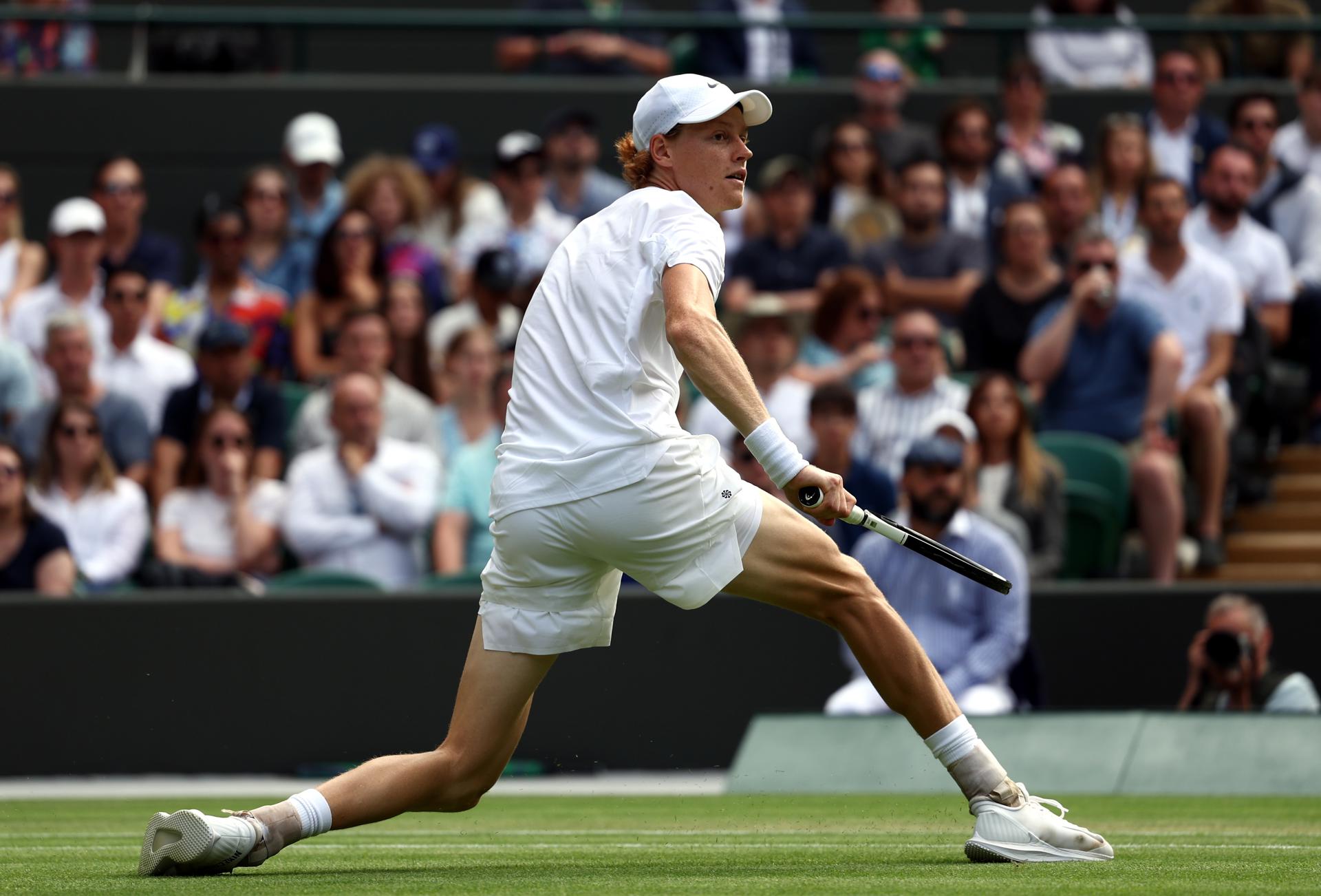 Jannik Sinner plays Daniel Elahi Galan in the 4th round of the Wimbledon Championships in London on 9 July 2023. EFE/EPA/ADAM VAUGHAN/EDITORIAL USE ONLY
