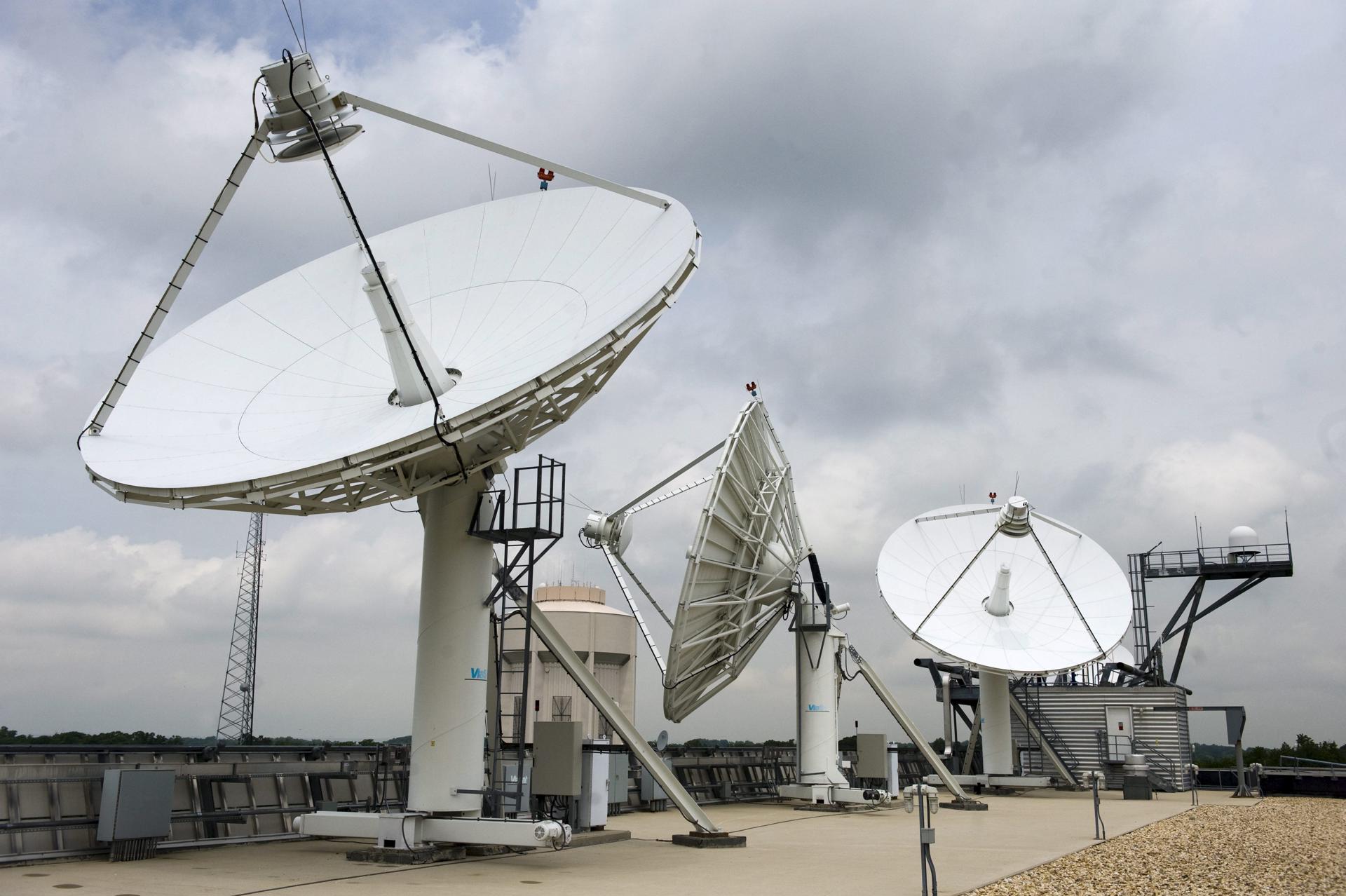 Satellite dishes on the roof of the NOAA Satellite Operations Facility in Suitland, Maryland, USA, 19 May 2011. EPA/SHAWN THEW/FILE
