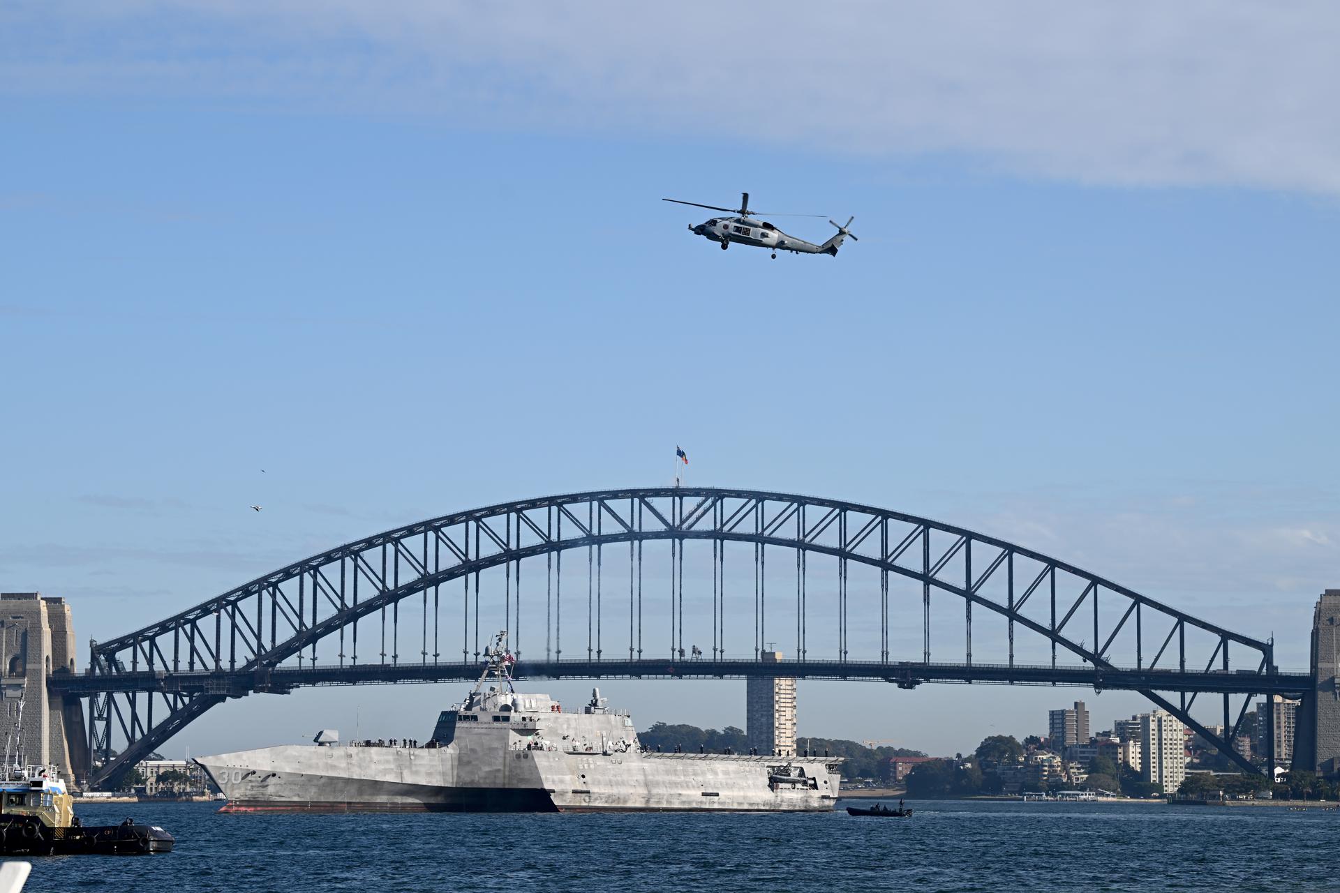 The USS Canberra (LCS-30) arrives at the Royal Australian Navy's Fleet Base East in Sydney, Australia, 18 July 2023. EFE-EPA/DAN HIMBRECHTS AUSTRALIA AND NEW ZEALAND OUT
