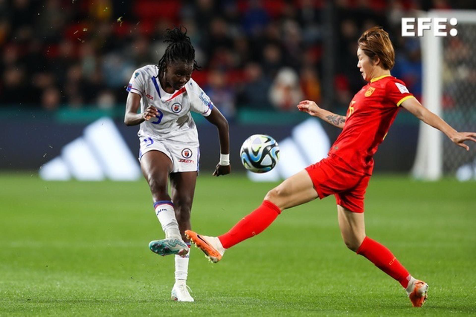 Haiti's Jennyfer Limage (L) takes a shot on goal against China during the FIFA Women's World Cup Group D match in Adelaide, Australia. EFE/EPA/MATT TURNER AUSTRALIA AND NEW ZEALAND OUT EDITORIAL USE ONLY
