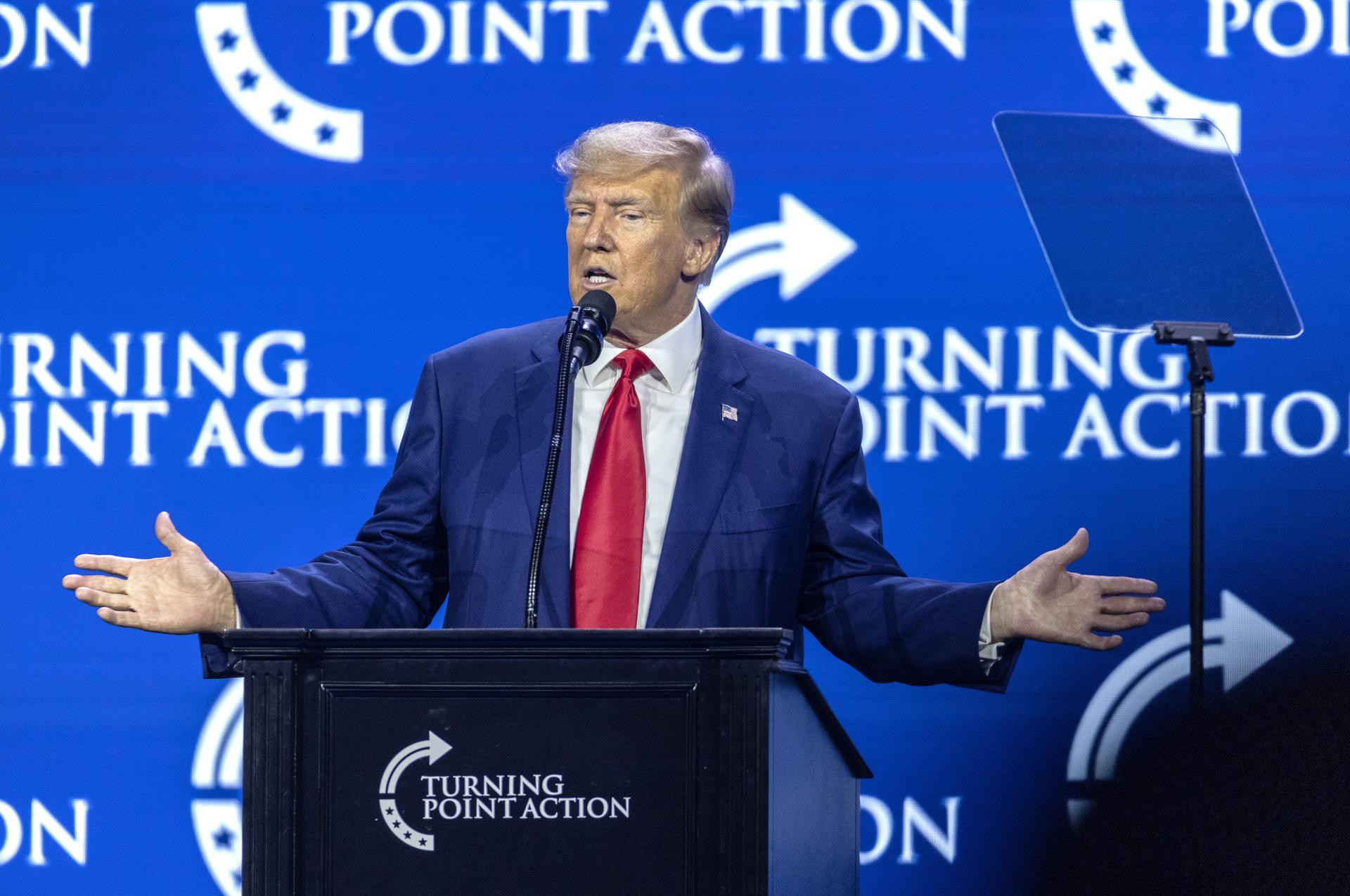 El expresidente de los Estados Unidos, Donald J. Trump, pronuncia un discurso durante la Conferencia de Acción Turning Point en West Palm Beach, Florida. EFE/EPA/CRISTOBAL HERRERA-ULASHKEVICH