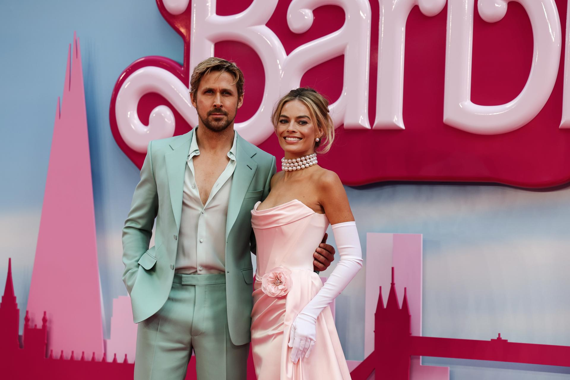 Canadian actor Ryan Gosling (L) and Australian actor Margot Robbie (R) pose on the pink carpet at the European premiere of 'Barbie' in central London, Britain, 12 July 2023. EFE/EPA/ANDY RAIN

