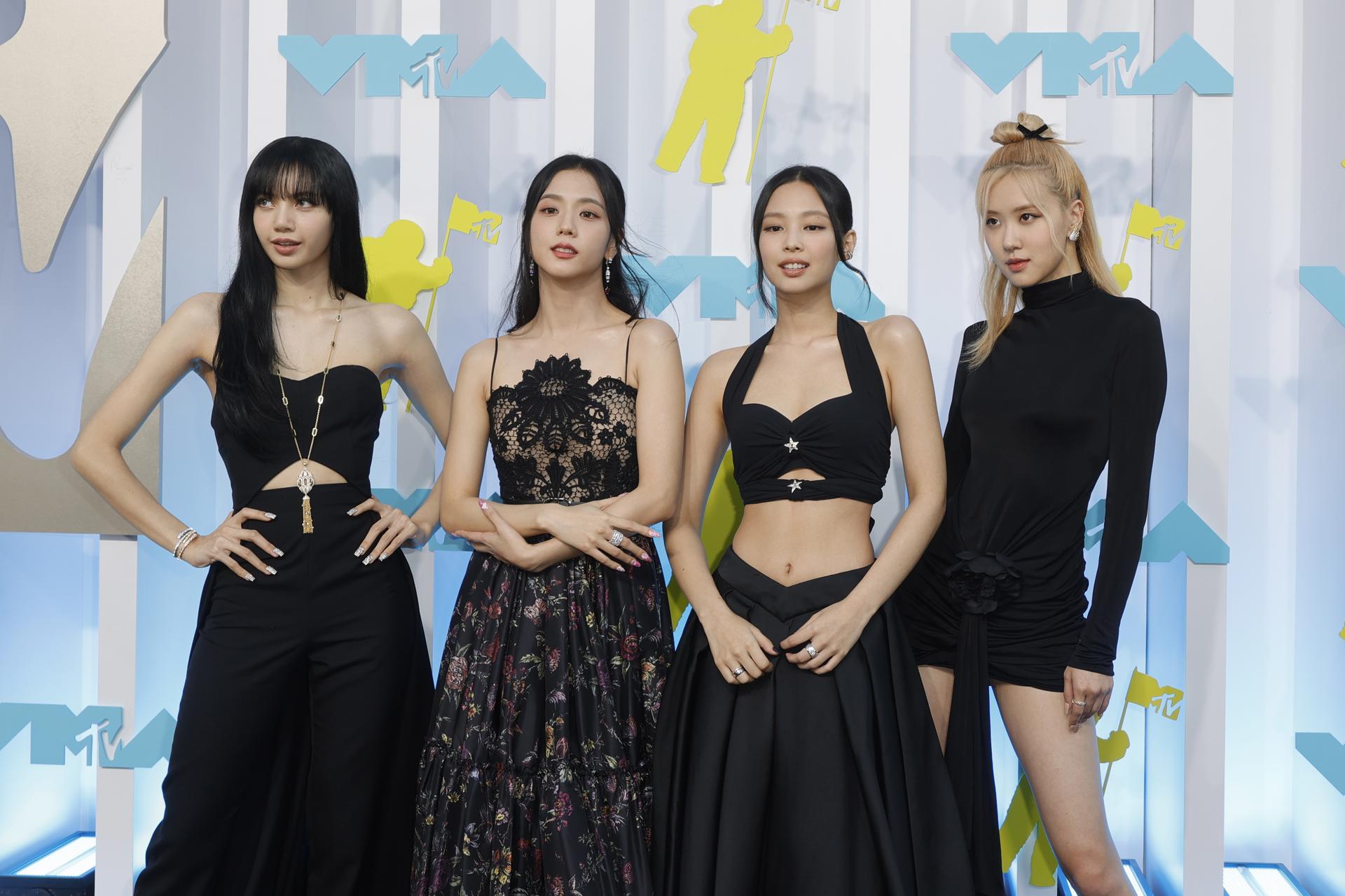 (L-R) Lisa, Jisoo, Jennie, and Rose of BLACKPINK pose on the red carpet at the MTV Video Music Awards at the Prudential Center in Newark, New Jersey, USA, 28 August 2022. EFE-EPA FILE/JASON SZENES