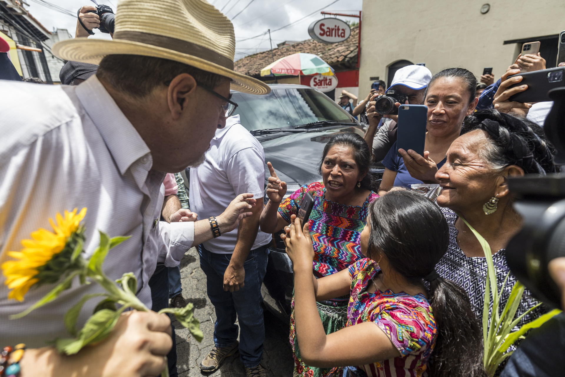 The progressive candidate of the Movimiento Semilla party, Bernardo Arévalo, holds a rally with his followers in the municipality of Santa María de Jesús, Guatemala, on July 16, 2023. EFE/Esteban Biba

