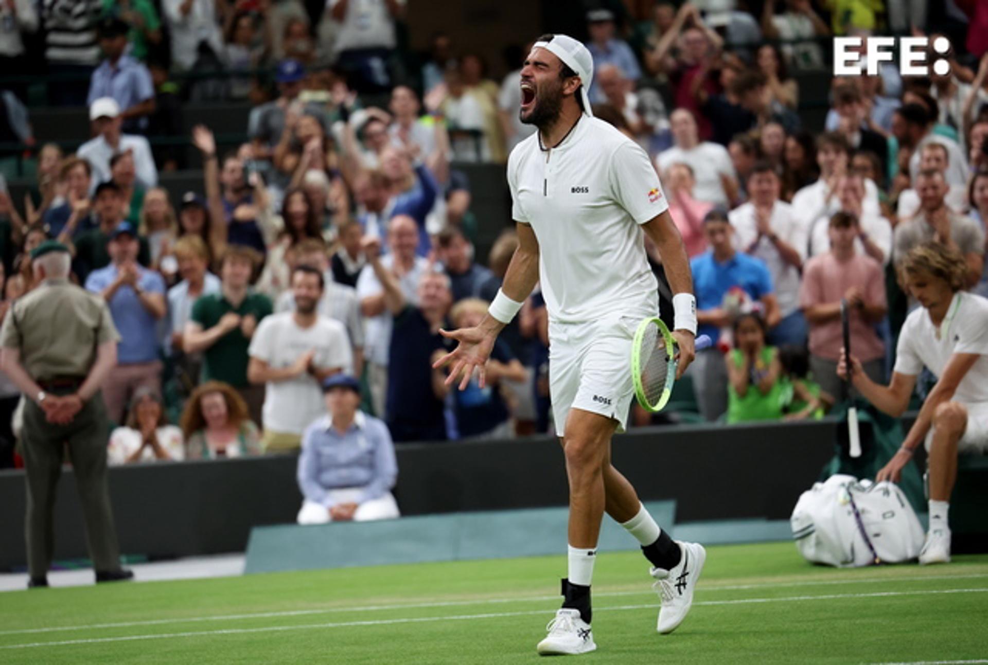 Matteo Berrettini celebrates after defeating Alexander Zverev in their third round match at the Wimbledon Championships in London on 8 July 2023. EFE/EPA/ISABEL INFANTES/EDITORIAL USE ONLY
