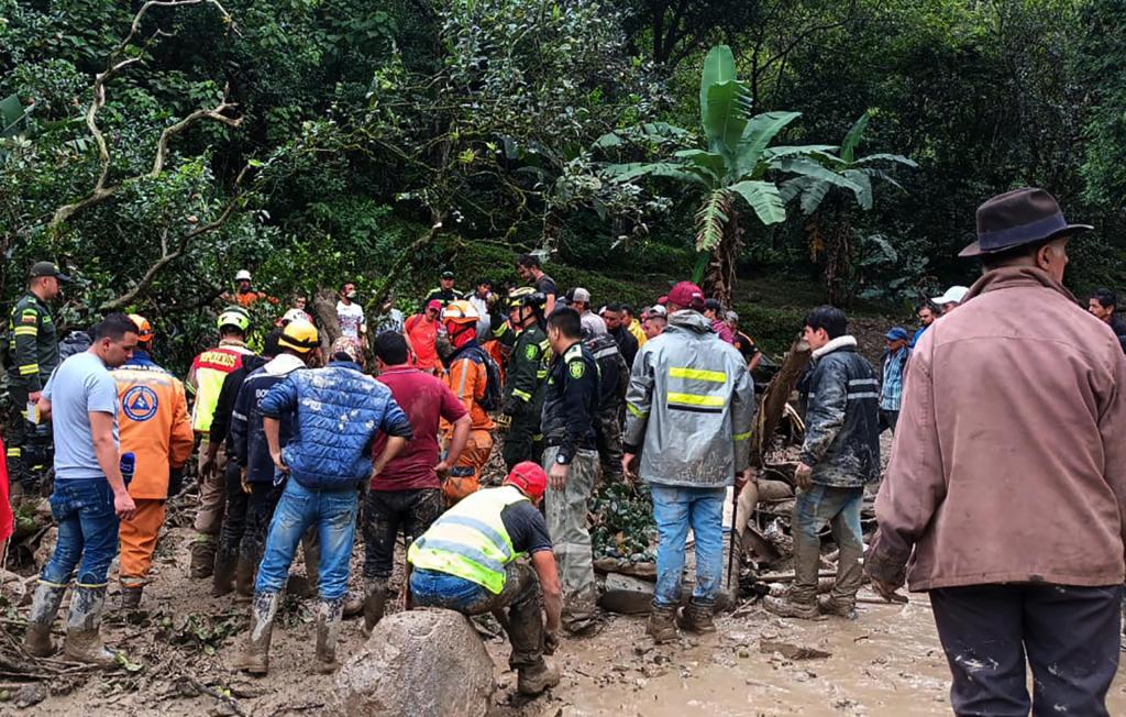 Photograph provided by the Colombian National Police showing members of rescue agencies and residents in the area where an avalanche occurred in Quetame, Cundinamarca (Colombia).  EFE/Colombian Police