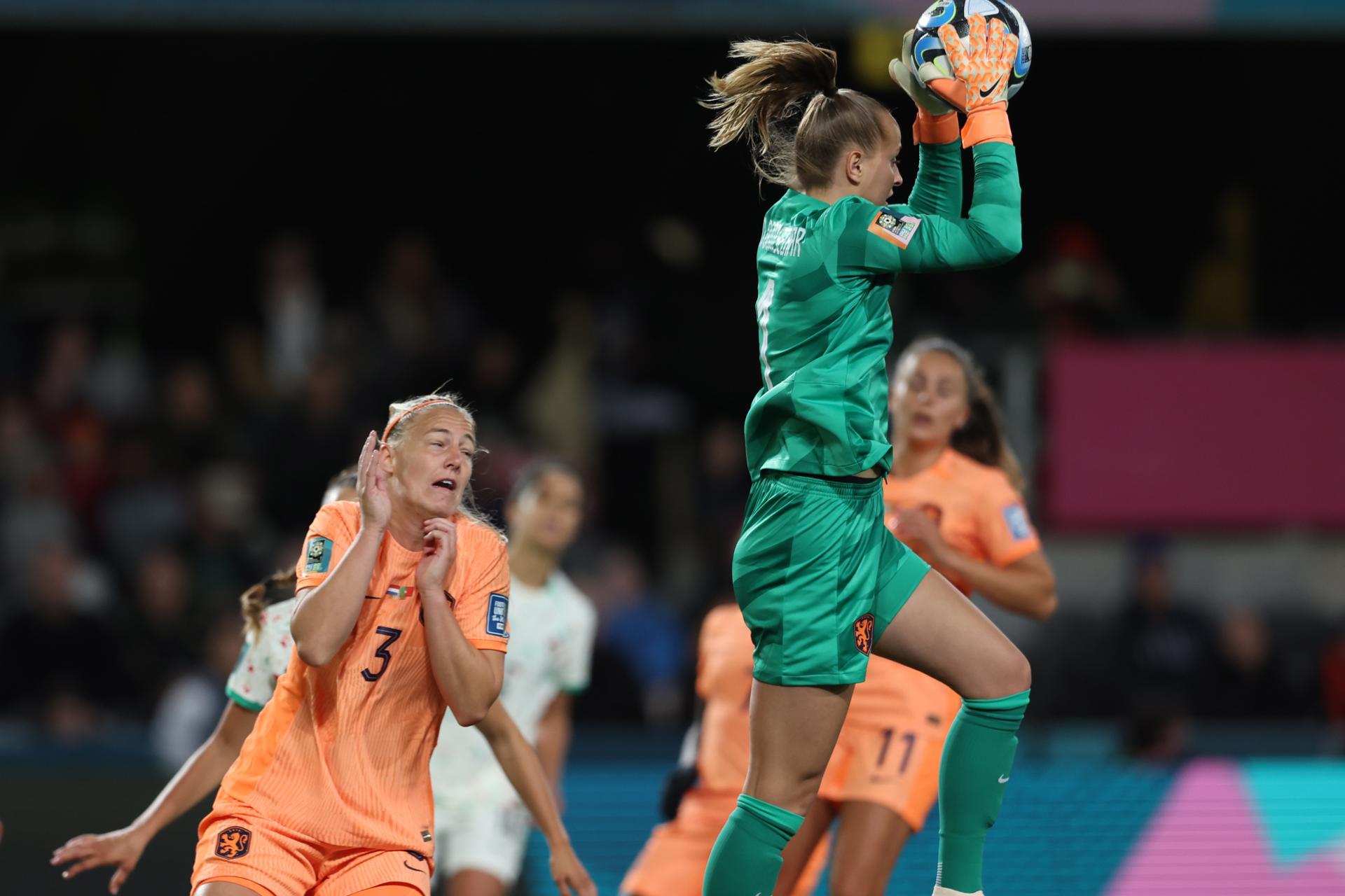 The Netherlands' Stefanie van der Gragt (L) watches goalkeeper Daphne van Domselaar (R) make a save against Portugal during the FIFA Women's World Cup Group E match in Dunedin, New Zealand, on 23 July 2023. EFE/EPA/RITCHIE B. TONGO
