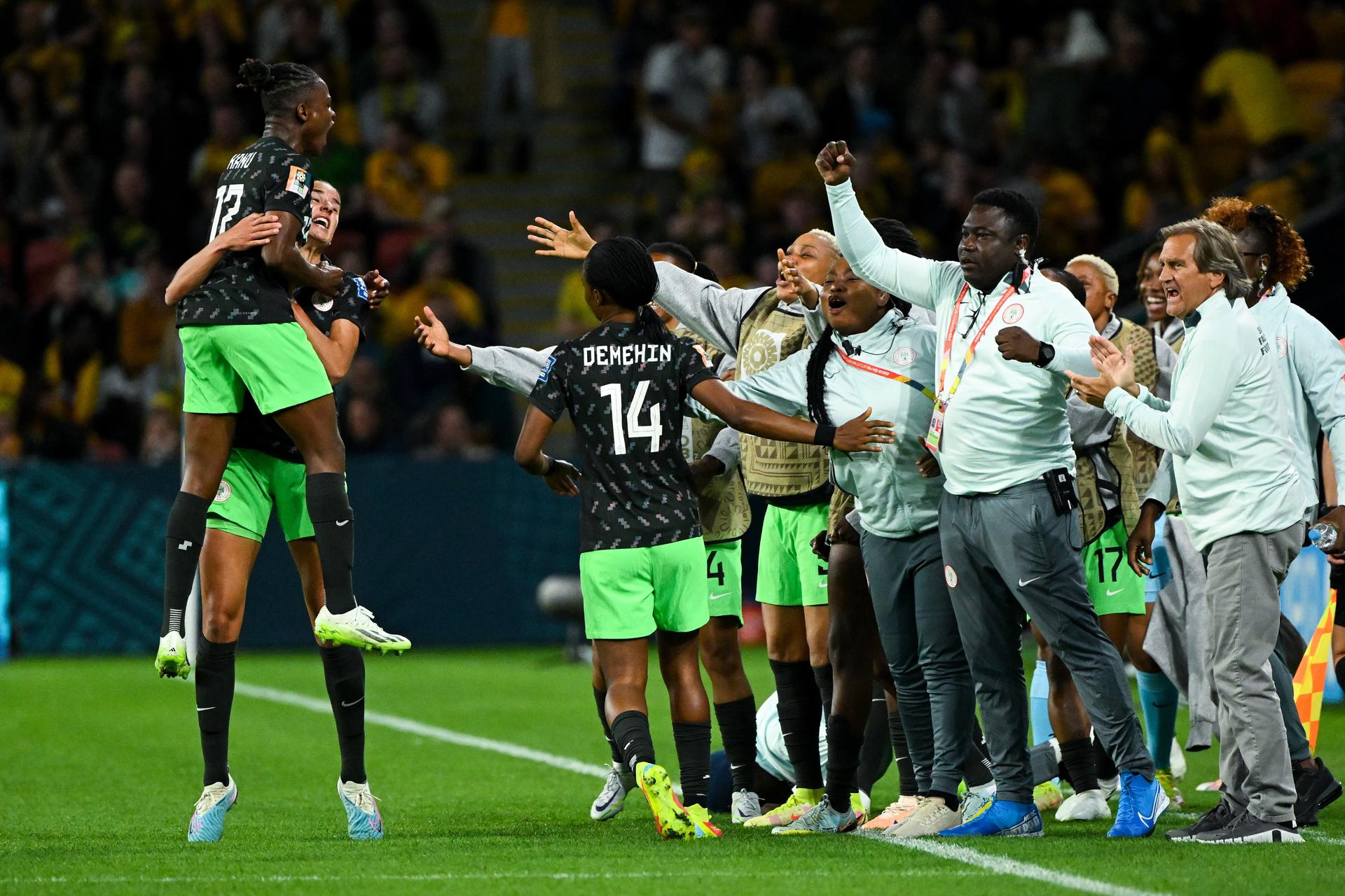 Nigeria's Uchenna Kanu (L) celebrates with teammates after against Australia during the FIFA Women's World Cup 2023 Group B match in Brisbane, Australia. EFE/EPA/DARREN ENGLAND AUSTRALIA AND NEW ZEALAND OUT EDITORIAL USE ONLY
