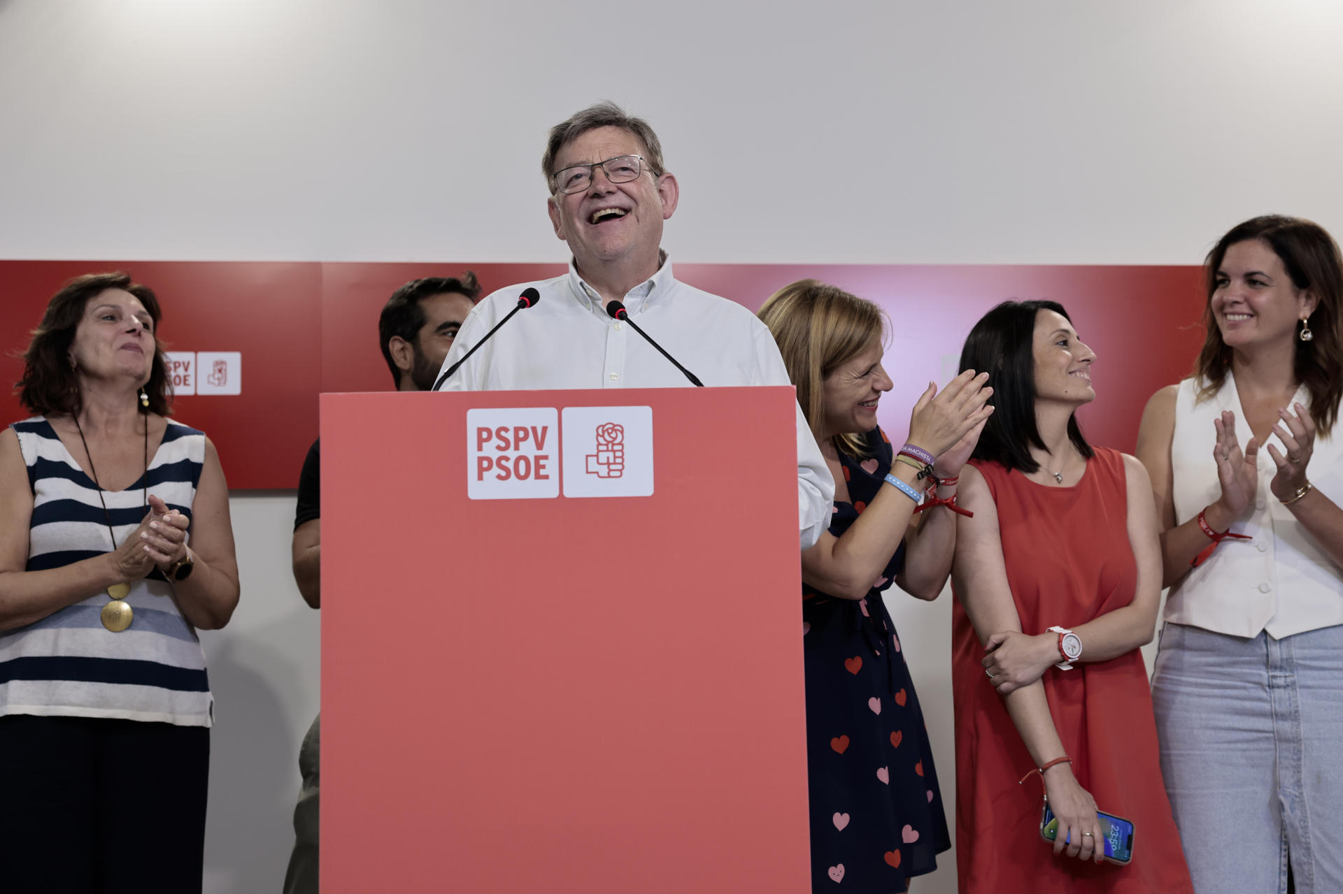 El secretario general del PSPV-PSOE, Ximo Puig, comparece tras conocerse el resultados de las elecciones generales del 23J. EFE/Ana Escobar