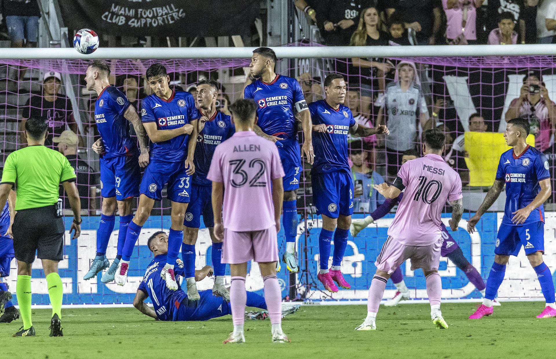 Inter Miami CF player Argentine Lionel Messi (2-R) scores a goal during the Soccer Leagues Cup match between Cruz Azul and Inter Miami CF at DRV PNK Stadium in Fort Lauderdale, Florida, US, 21 July 2023. EFE-EPA/CRISTOBAL HERRERA-ULASHKEVICH
