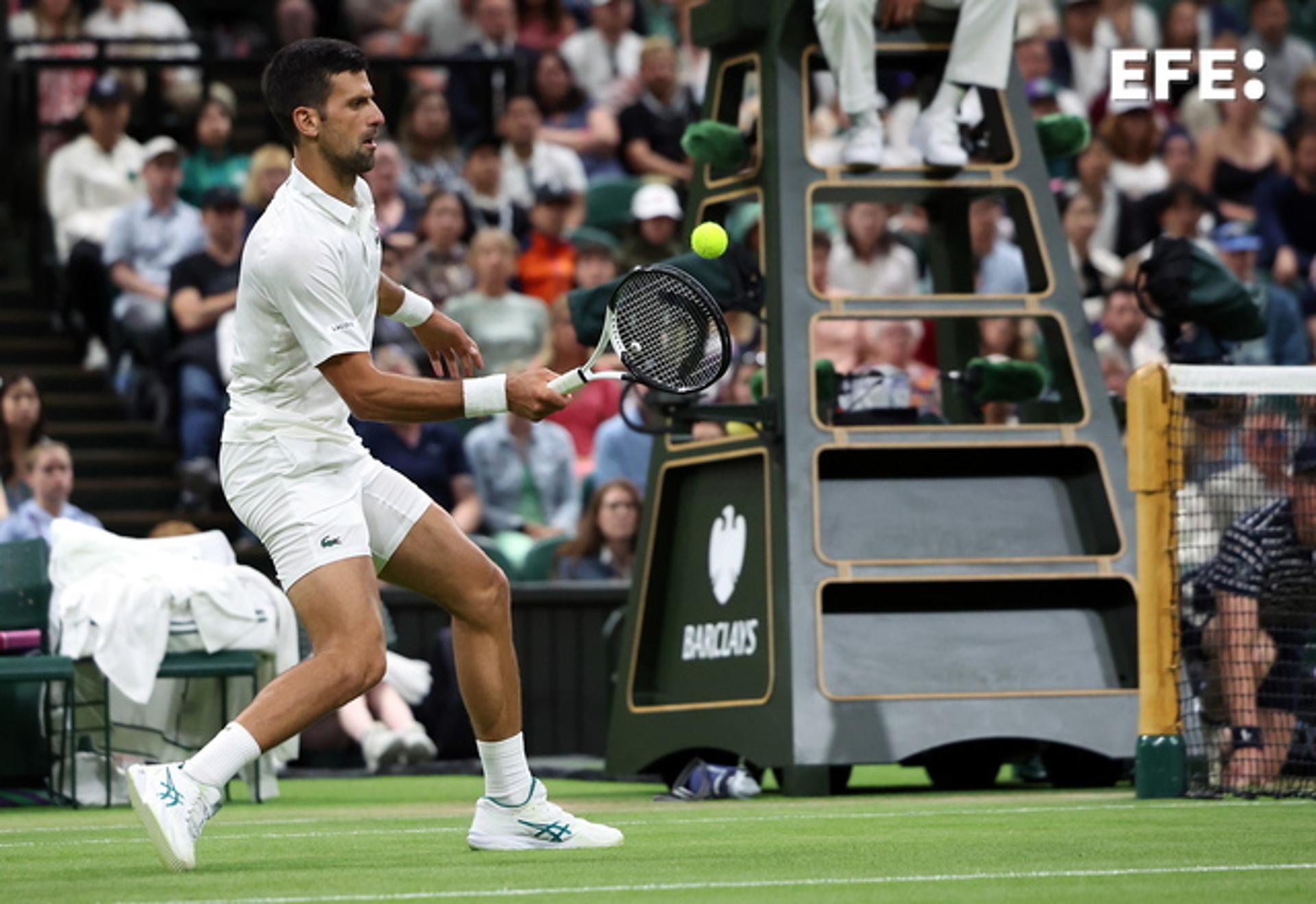 Novak Djokovic battles Hubert Hurkacz in the 4th round of the Wimbledon Championships in London on 9 July 2023. EFE/EPA/ISABEL INFANTES EDITORIAL USE ONLY
