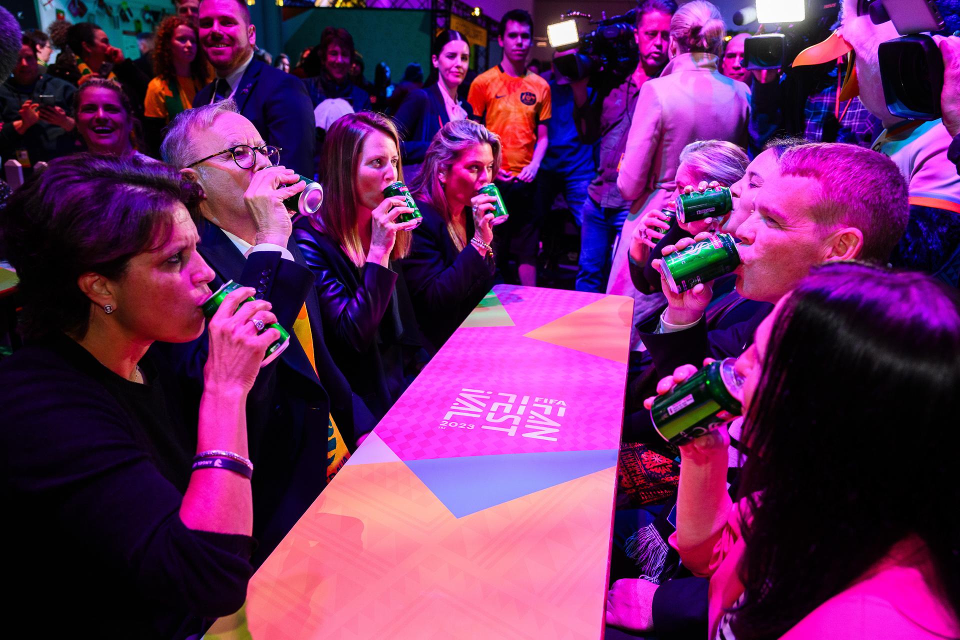 Australian Prime Minister Anthony Albanese (2L) and New Zealand Prime Minister Chris Hipkins (R) have a beer at the FIFA Fan Festival in Wellington, New Zealand, 26 July 2023. EFE/EPA/MARK COOTE AUSTRALIA AND NEW ZEALAND OUT
