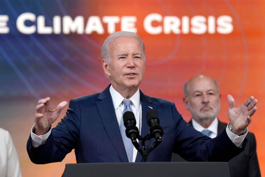 El presidente de EE.UU., Joe Biden, anuncia medidas ante la ola de calor que afecta al país, este 27 de julio de 2023, en la Casa Blanca, Washington. EFE/Yuri Gripas/Pool
