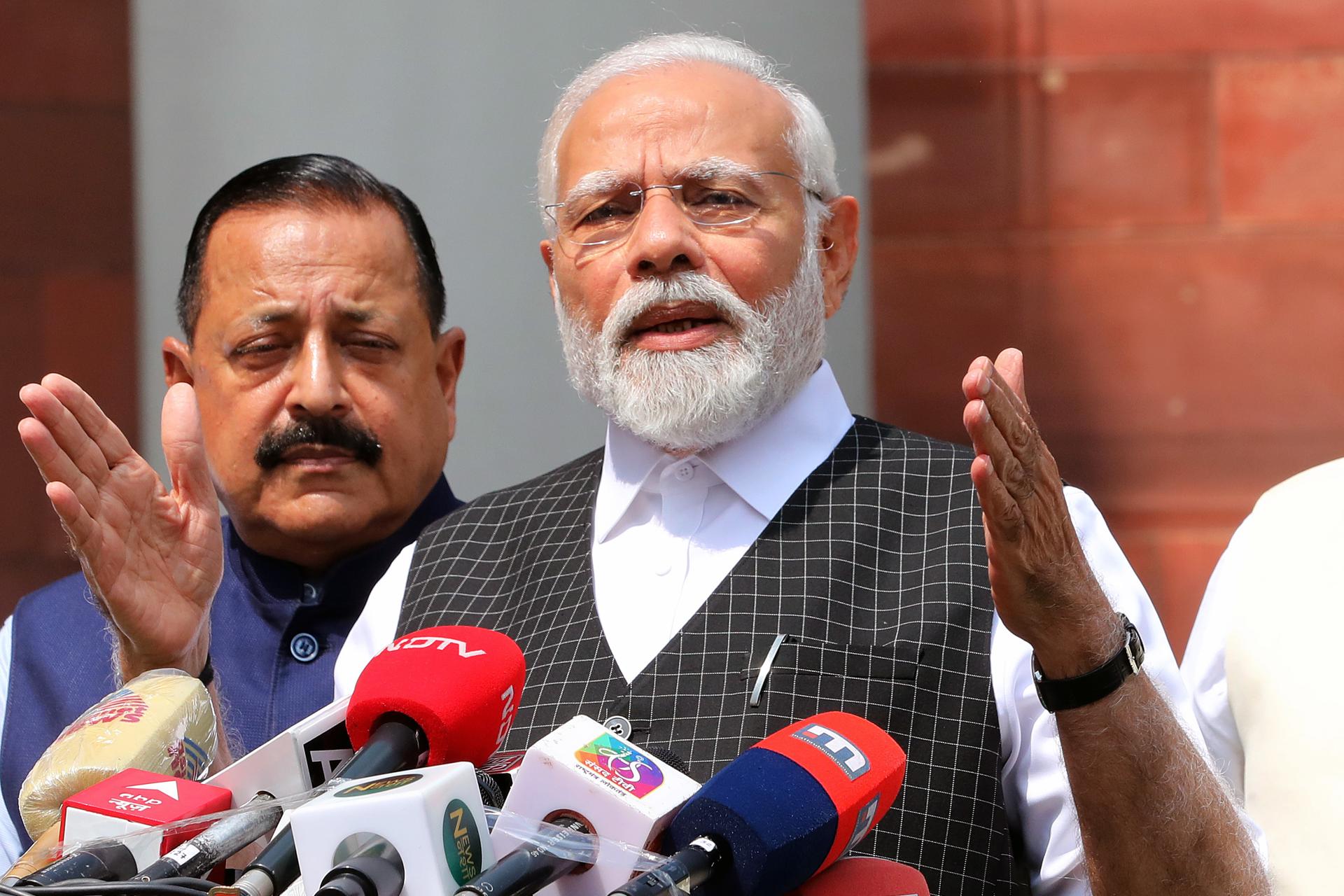 Indian Prime Minister Narendra Modi talks to the media upon his arrival with other cabinet ministers to attend the monsoon session at the Parliament House in New Delhi, India, 20 July 2023. EFE/EPA/HARISH TYAGI
