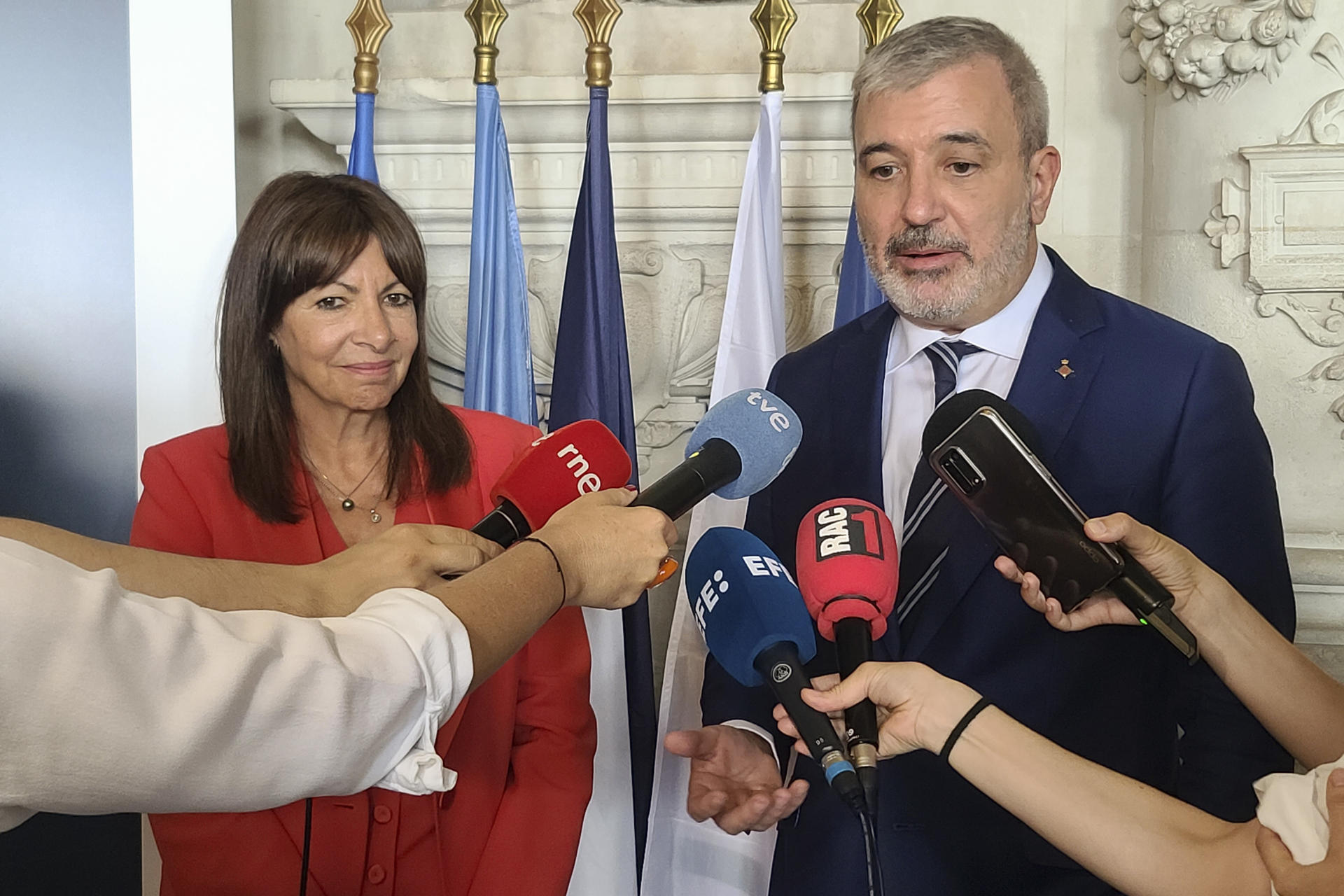 Alcaldesa de París pide el voto a Pedro Sánchez para evitar una “regresión” en España