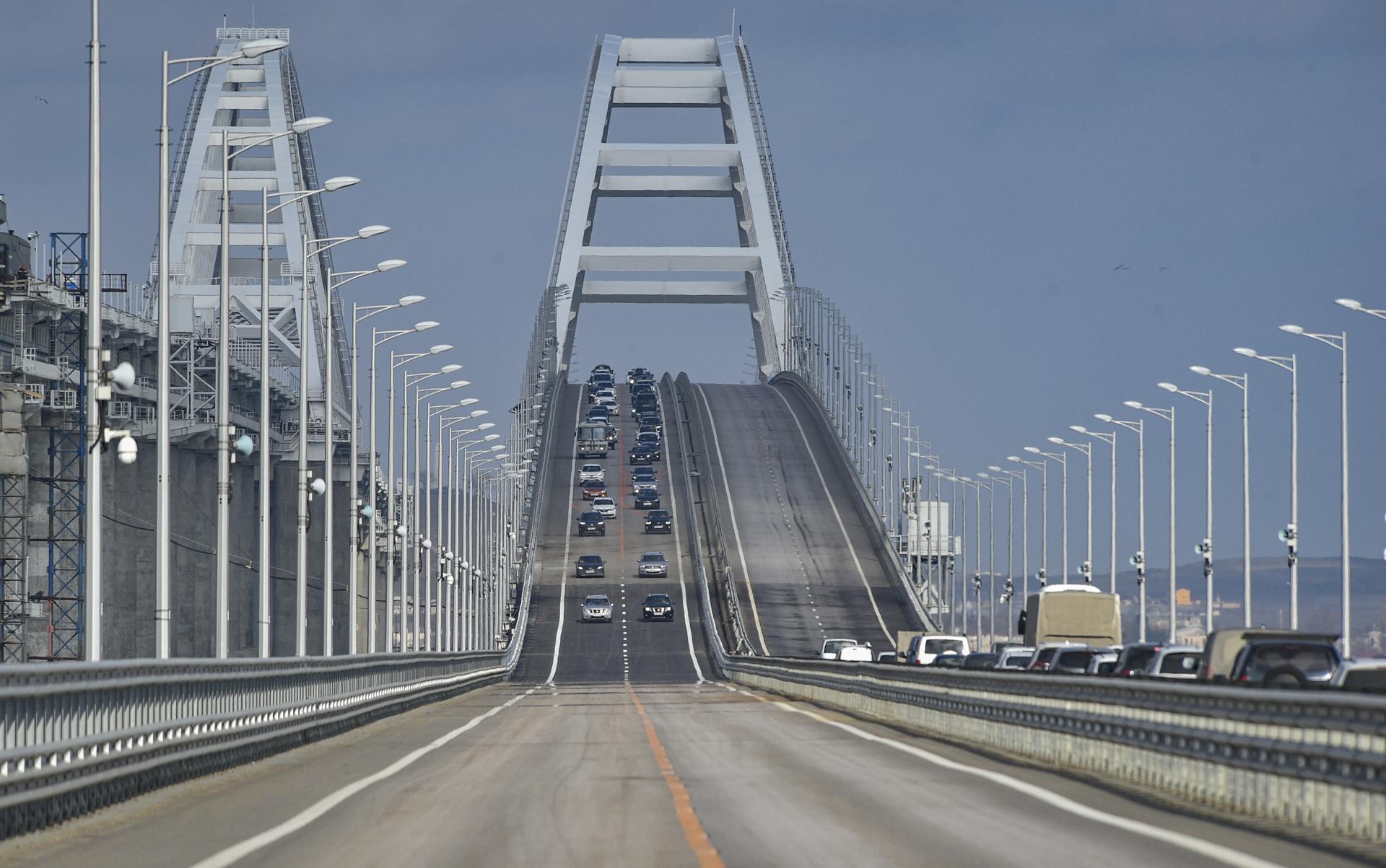 Imagen reciente del puente que une Crimea con la Rusia continental.