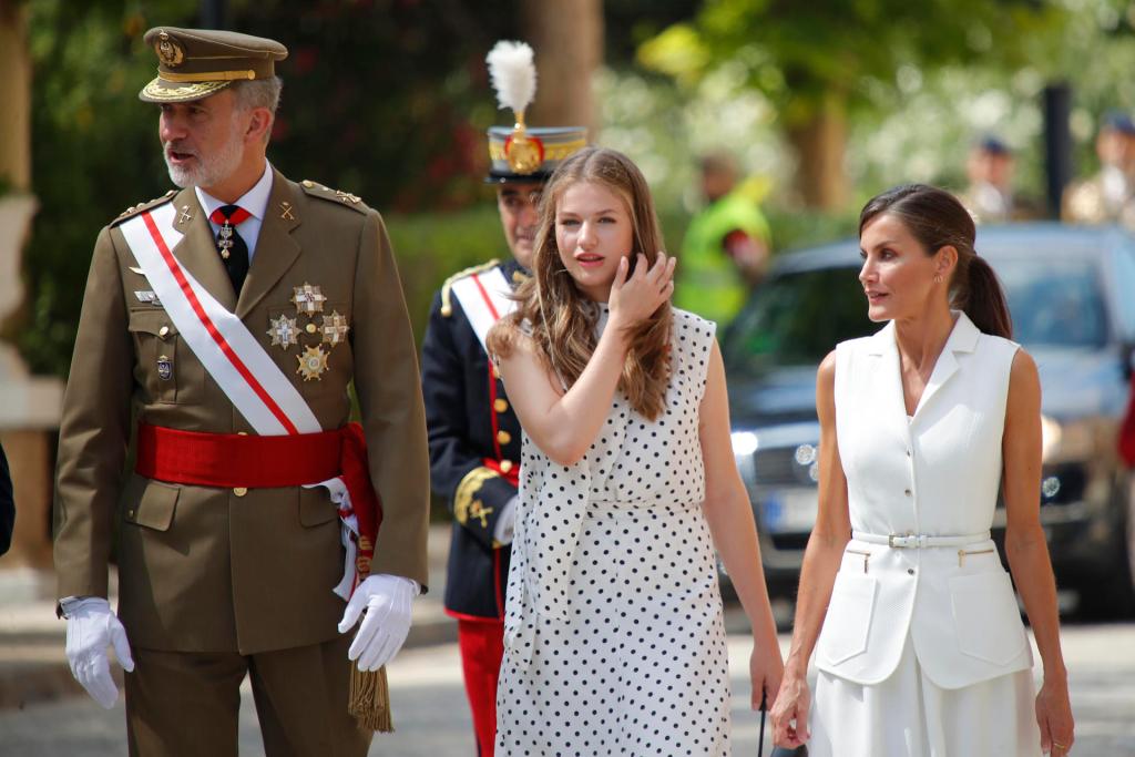 Kings Felipe and Letizia and Princess Leonor upon their arrival to deliver dispatches to the new officers of the Army, this Friday at the General Military Academy of Zaragoza.  EFE/ Javier Cebollada
