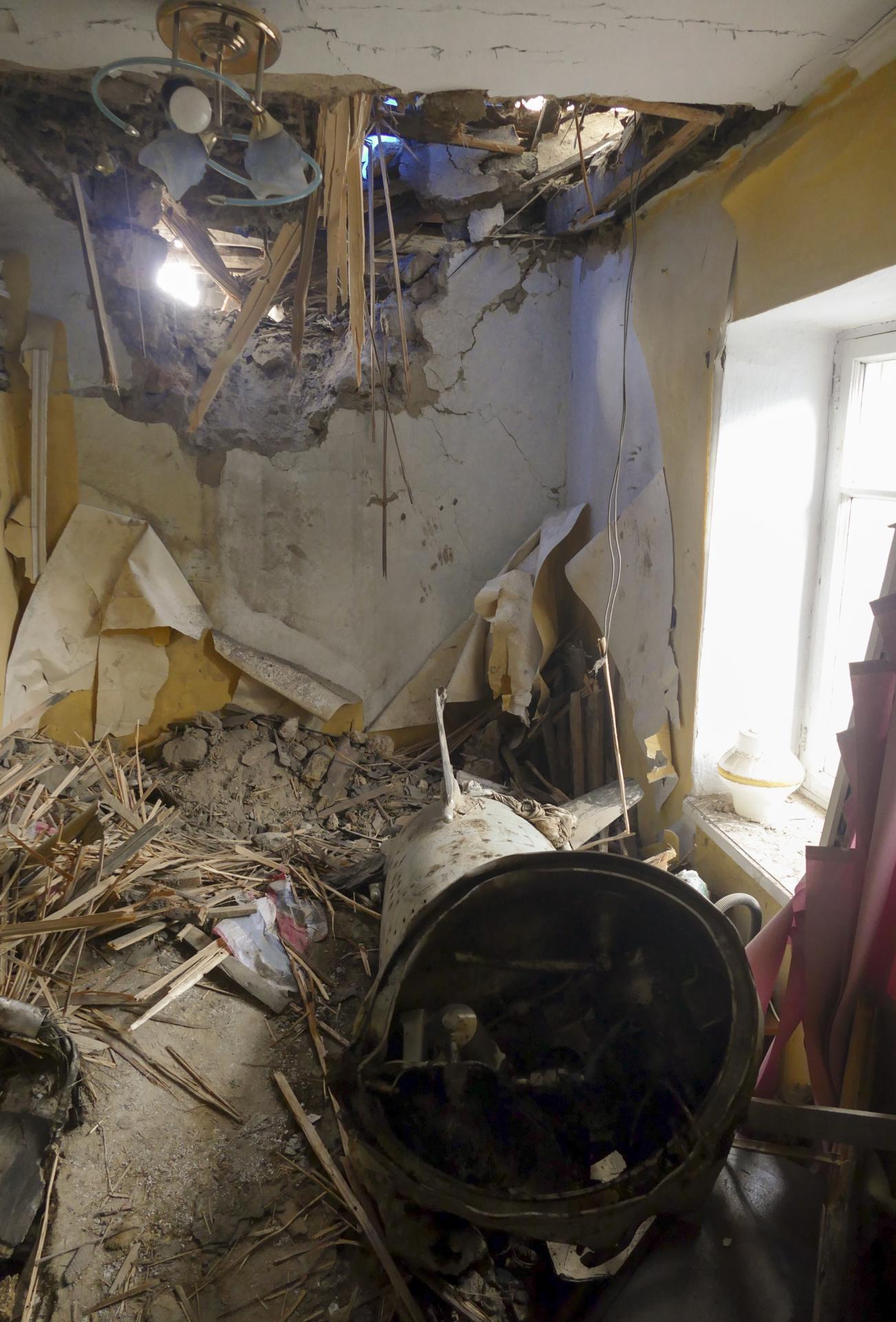 A part of a rocket lays inside a private building at the site hit by falling debris from a rocket in South Ukrainian city of Odesa, Ukraine, 18 June 2023, amid Russia's invasion. EFE-EPA/IGOR TKACHENKO
