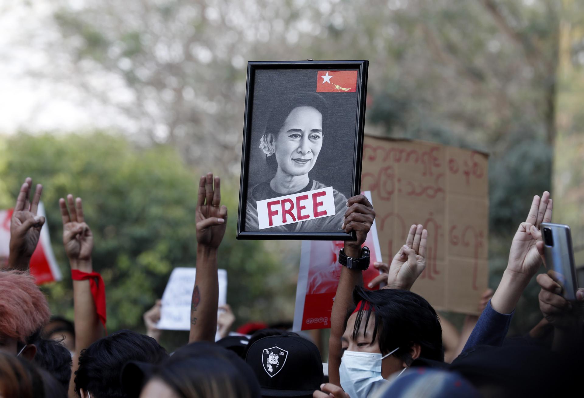 (FILE) - Demonstrators hold a portrait of detained State Counselor Aung San Suu Kyi while flashing the three-finger salute, a symbol of resistance, during an anti- military protest at Hledan junction in Yangon, Myanmar, 08 February 2021. EFE/EPA/STRINGER