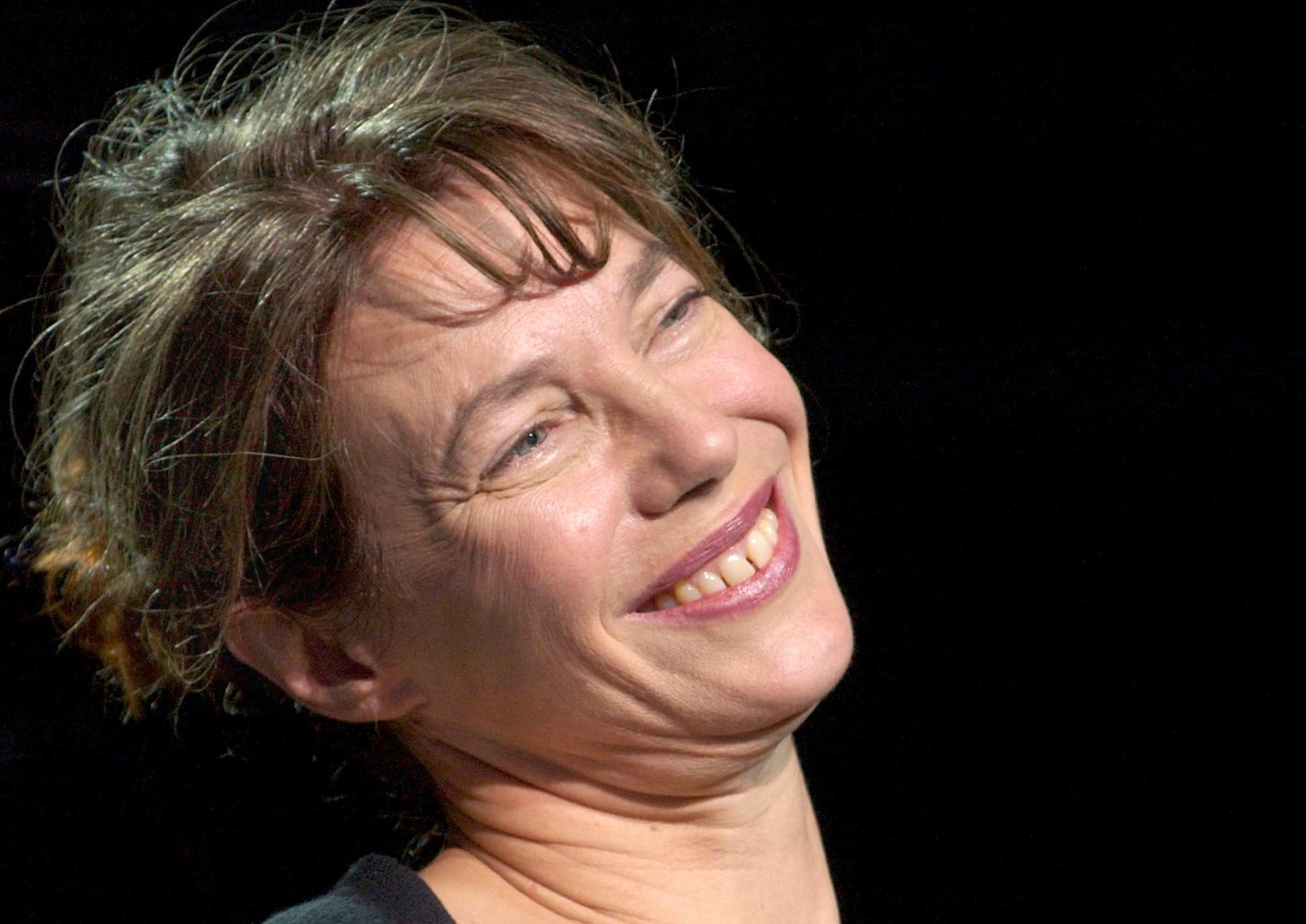 Nyon (Switzerland), 24/06/2003.- British actress and singer Jane Birkin performs at the Paleo Festival in Nyon, Switzerland, 24 June 2003 (re-issued 16 July 2023). Jane Birkin was found dead at her home in Paris on 16 July 2023. (Suiza) EFE/EPA/SANDRO CAMPARDO NO ARCHIVES
