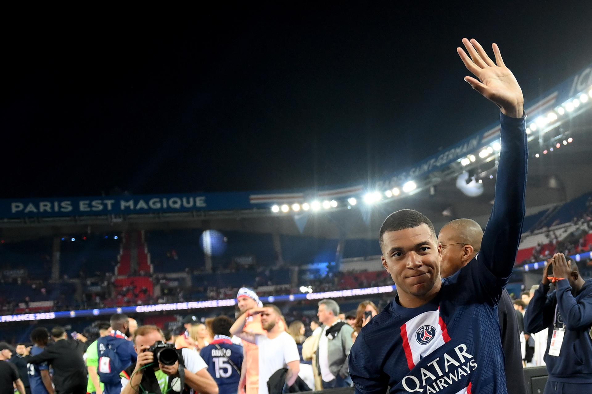 (FILE) Paris Saint-Germain's French forward Kylian Mbappe waves during the 2022-2023 Ligue 1 championship trophy ceremony following the French Ligue 1 soccer match between Paris Saint Germain and Clermont Foot 63 in Paris, France, 03 June 2023. EFE/EPA/FRANCK FIFE / POOL MAXPPP OUT
