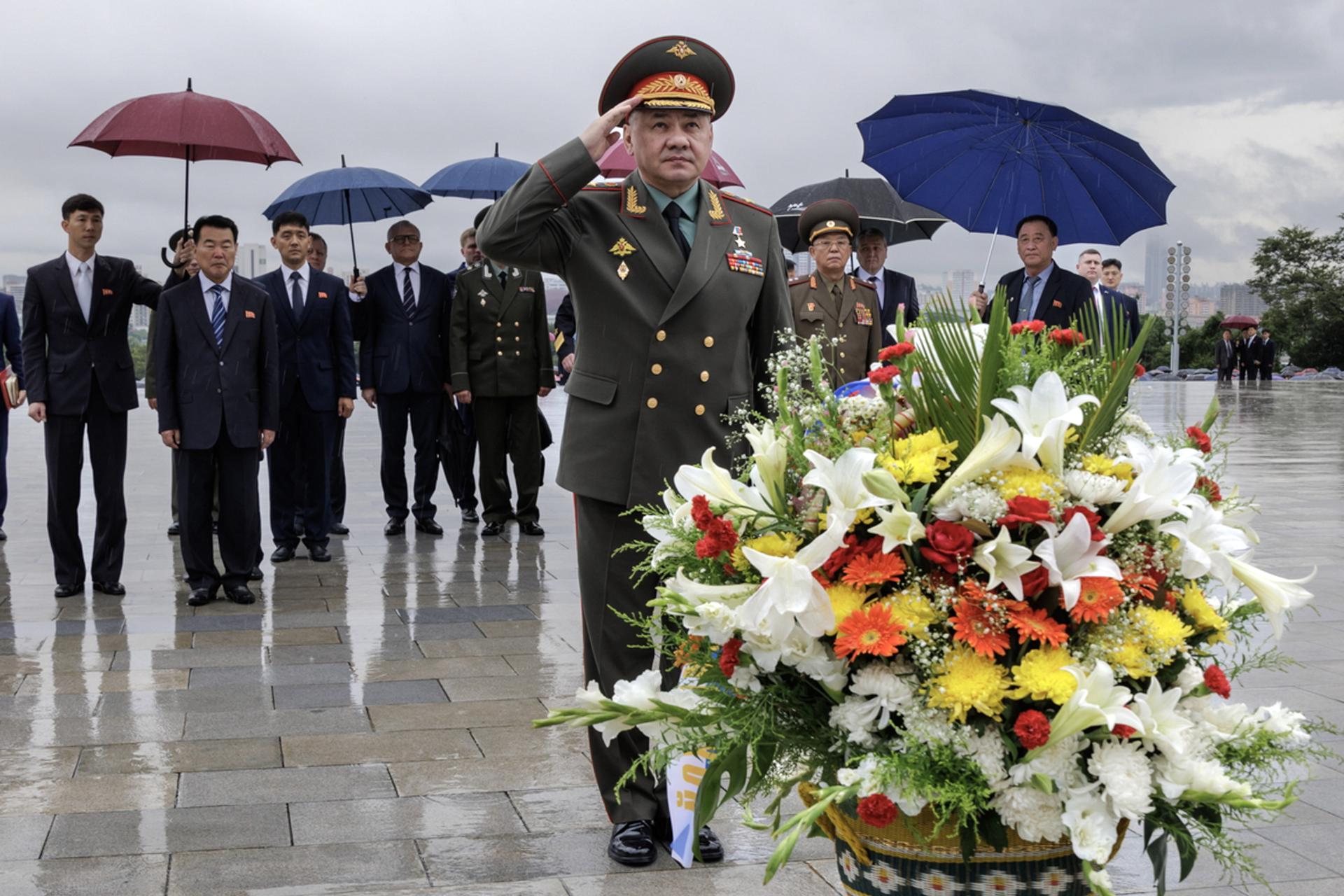 A handout photo made available by the Russian Defence Ministry shows Russian Defence Minister Sergei Shoigu attending a wreath-laying ceremony at the Liberation Monument in Pyongyang, North Korea, 26 July 2023. EFE-EPA/RUSSIAN DEFENCE MINISTRY PRESS SERVICE / HANDOUT --MANDATORY CREDIT-- HANDOUT EDITORIAL USE ONLY/NO SALES