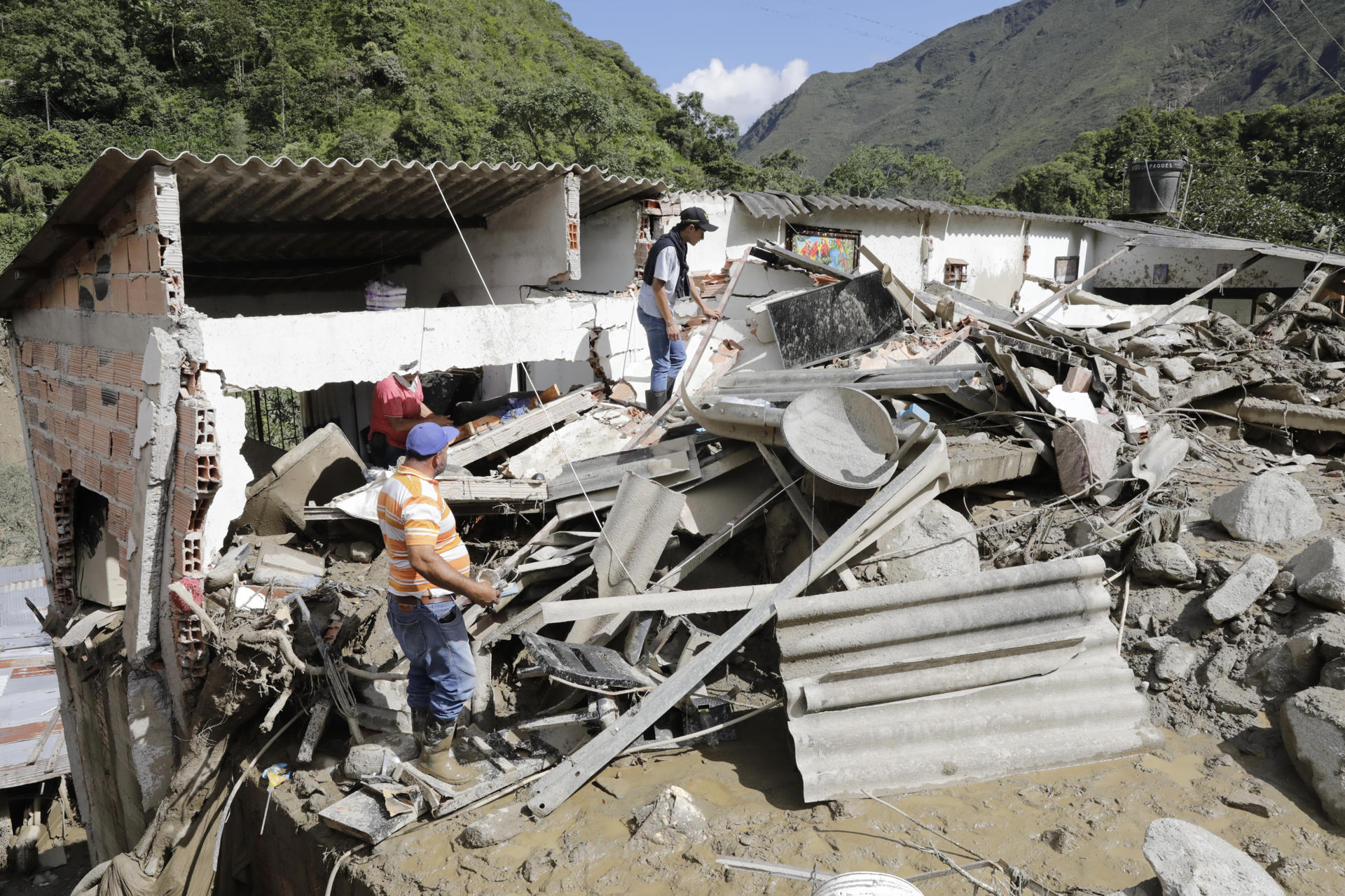 People search for survivors after a landslide in a zone affected by a landslide in Quetame, Cundinamarca, Colombia, 18 July 2023. EFE FILE/Carlos Ortega
