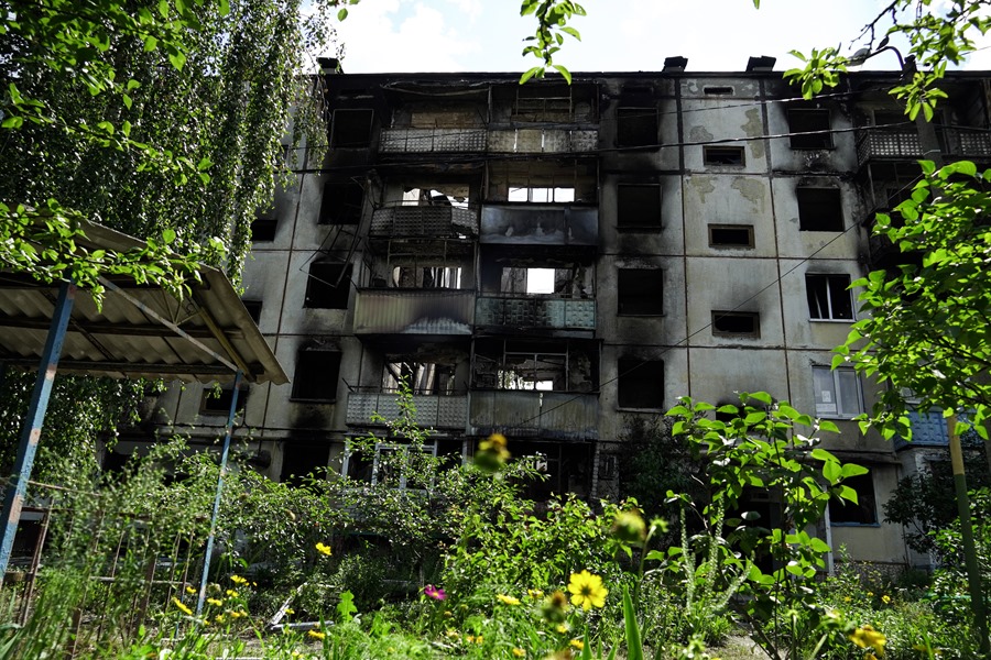 Un edificio  destrozado en Belogorod