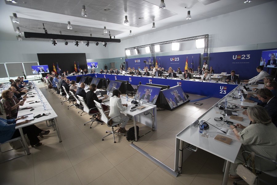 Vista general del comienzo de la reunión informal ministerial de pesca celebrada en el marco de la presidencia española de la UE en Vigo, este martes.