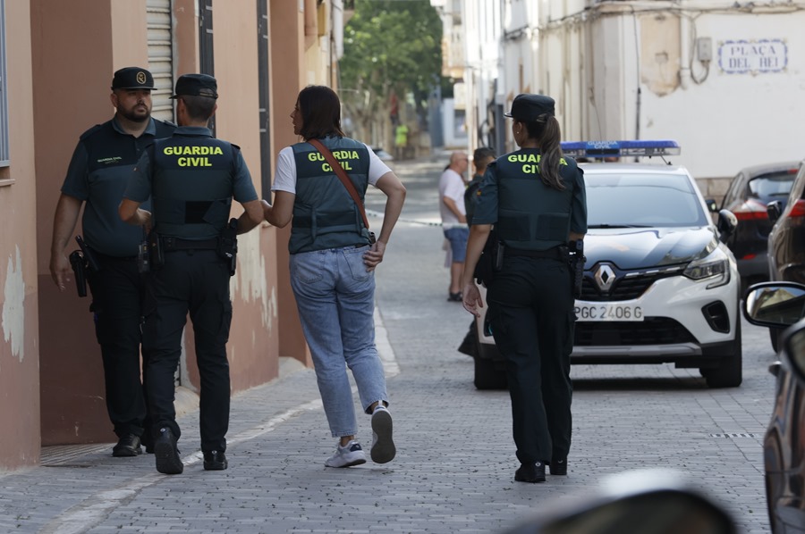 Un hombre asesinó ayer presuntamente a su pareja, a cuchilladas, en el interior de la vivienda familiar, en el municipio de Antella (Valencia)