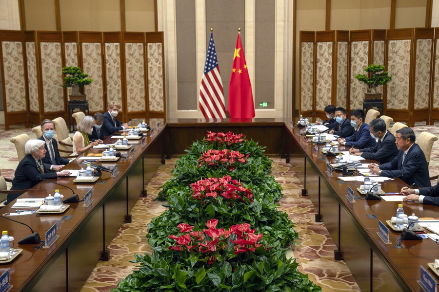 Reunión en Pekín de la secretaria del Tesoro estadounidense, Janet Yellen con el viceprimer ministro chino responsable de la política económica, He Lifeng. 