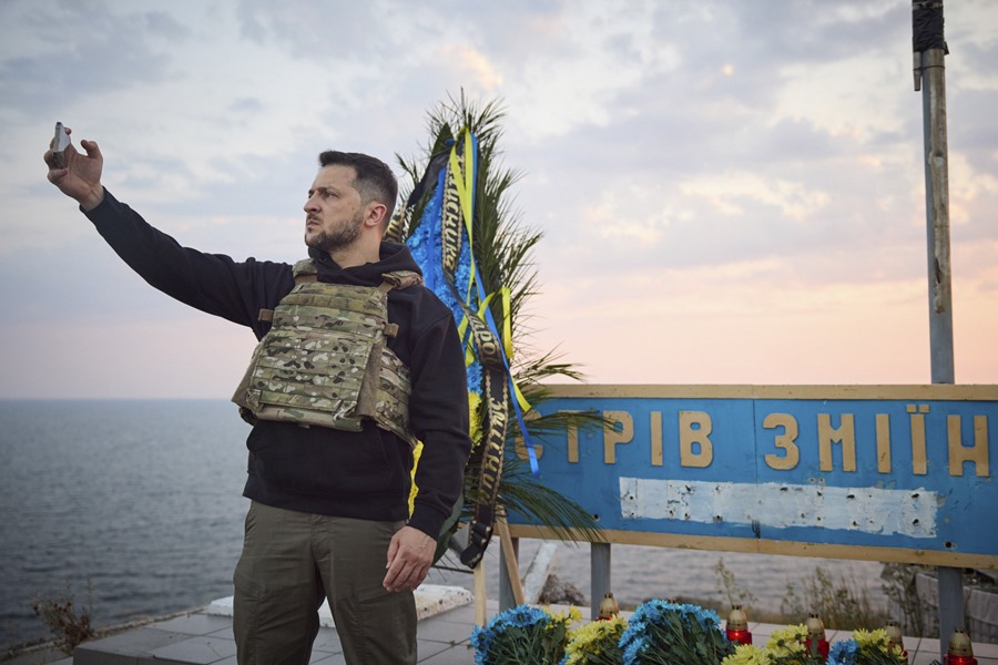 El presidente de Ucrania, Volodymyr Zelensky, hoy en la Isla de las Serpientes.
