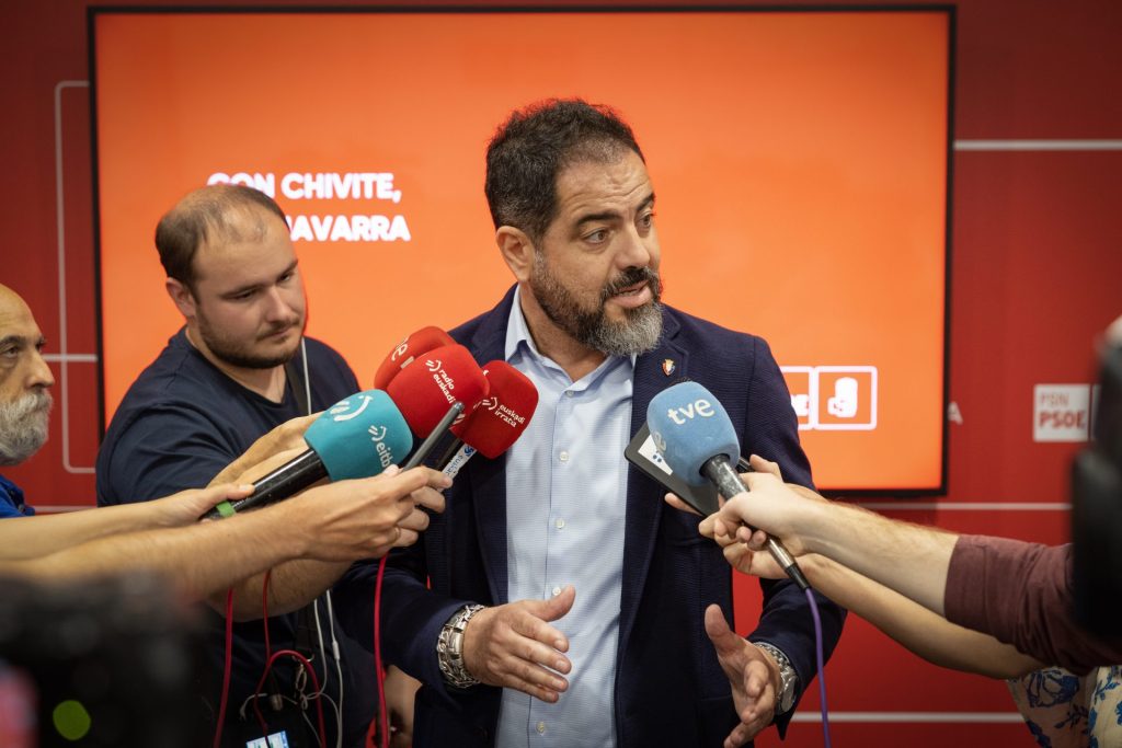 El secretario de Organización del PSN; Ramón Alzorriz, hace declaraciones sobre la negociación para un Gobierno de Navarra tripartito