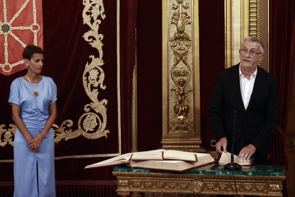 Imagen de la presidenta de Navarra, María Chivite, con el vicepresidente primero, Félix Taberna, en su toma de posesión.