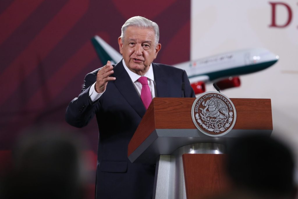 El presidente de México cuestiona la versión de que el Cártel de Sinaloa mató al candidato Villavicencio en Ecuador