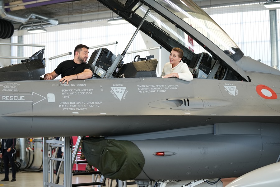 Países Bajos confirma que suministrará junto a Dinamarca cazas F-16 a Ucrania