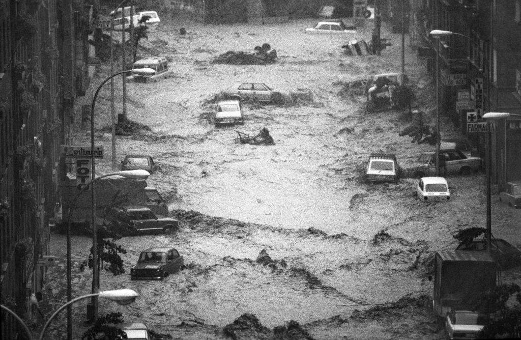 Imagen de archivo de las inundaciones de 1983 en Bilbao.
