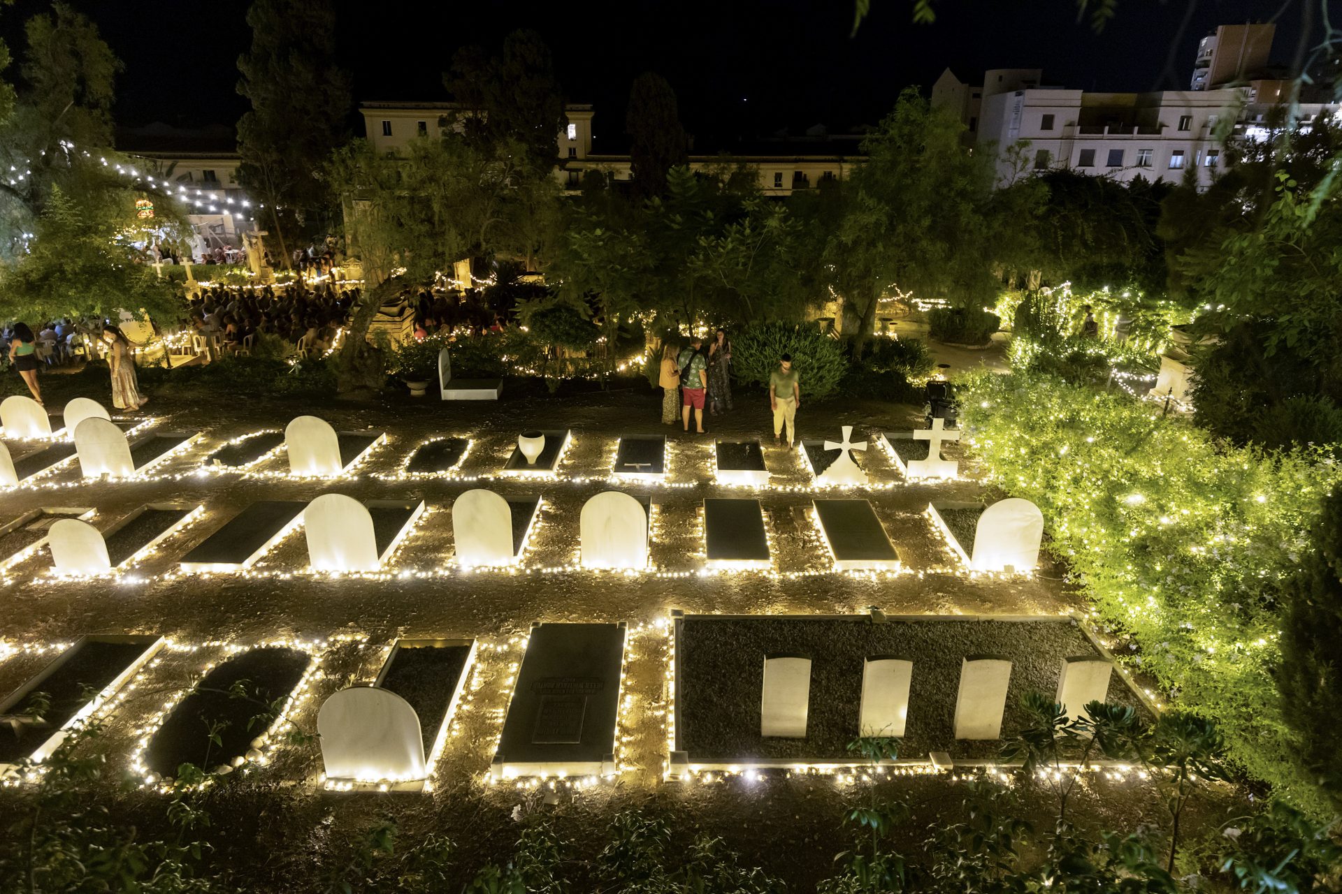 El Cementerio Inglés de Málaga revive en las noches de verano