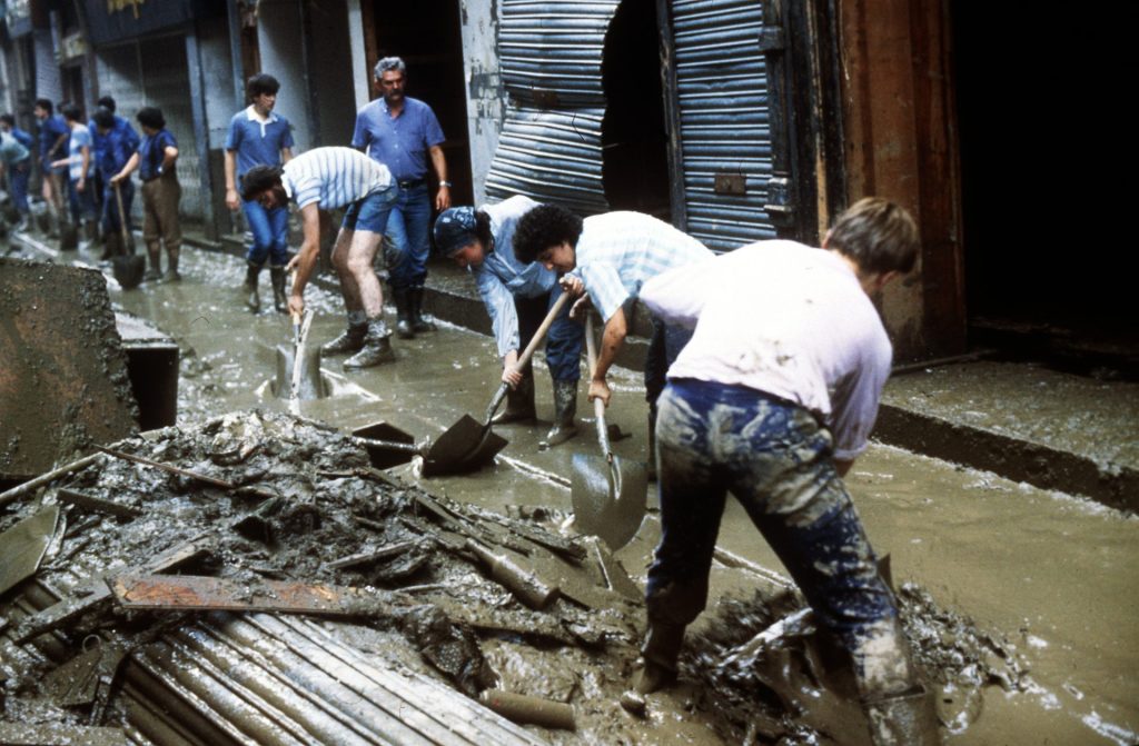 Imagen de archivo de las inundaciones de 1983 en Bilbao. EFE/Santiago Jiménez/