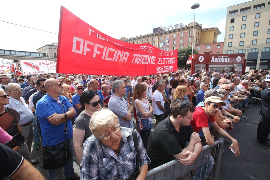 Imagen de archivo de una concentración con motivo del 36 aniversario de la masacre de Bolonia, en Italia.